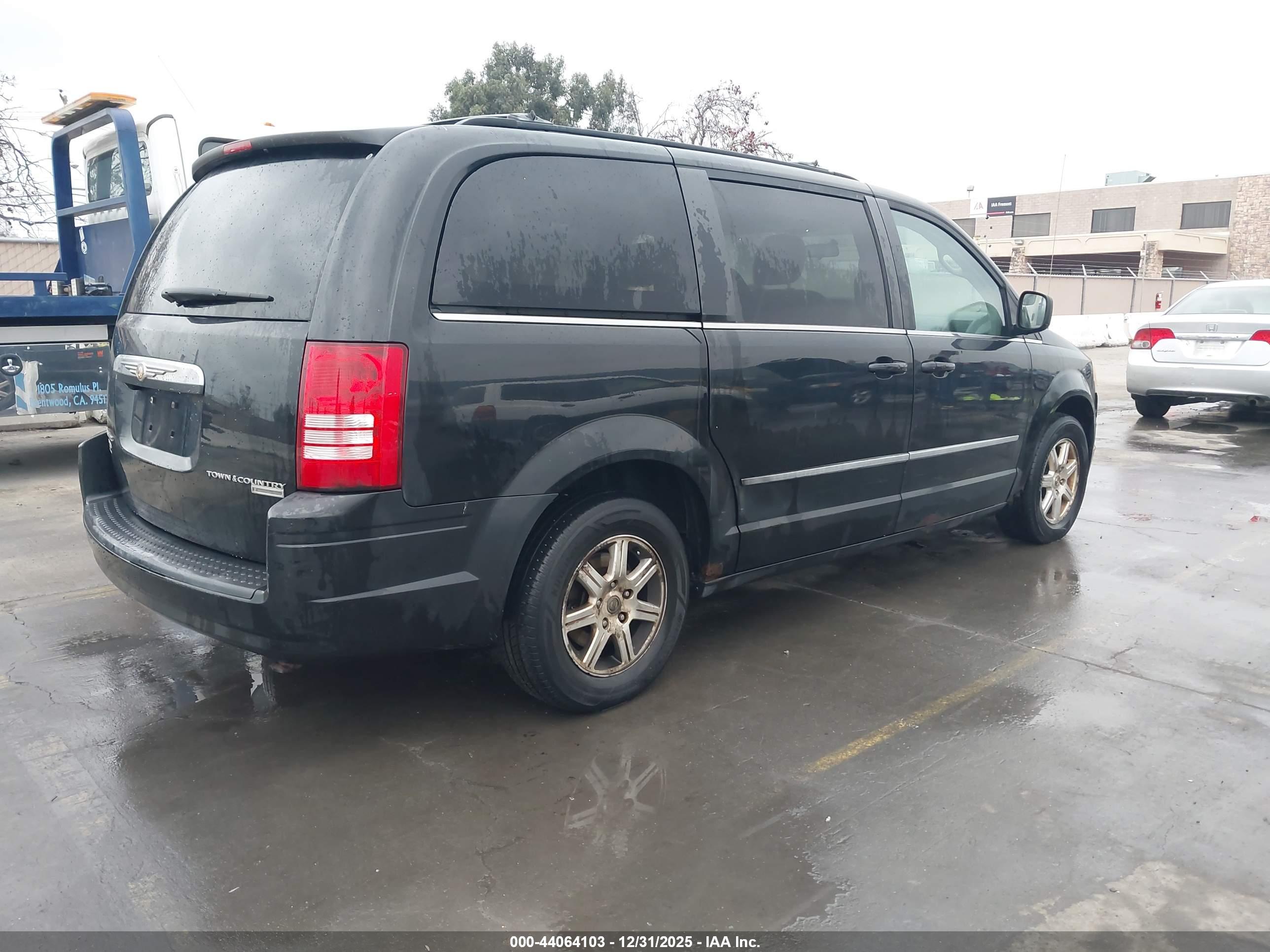 CHRYSLER TOWN image 4