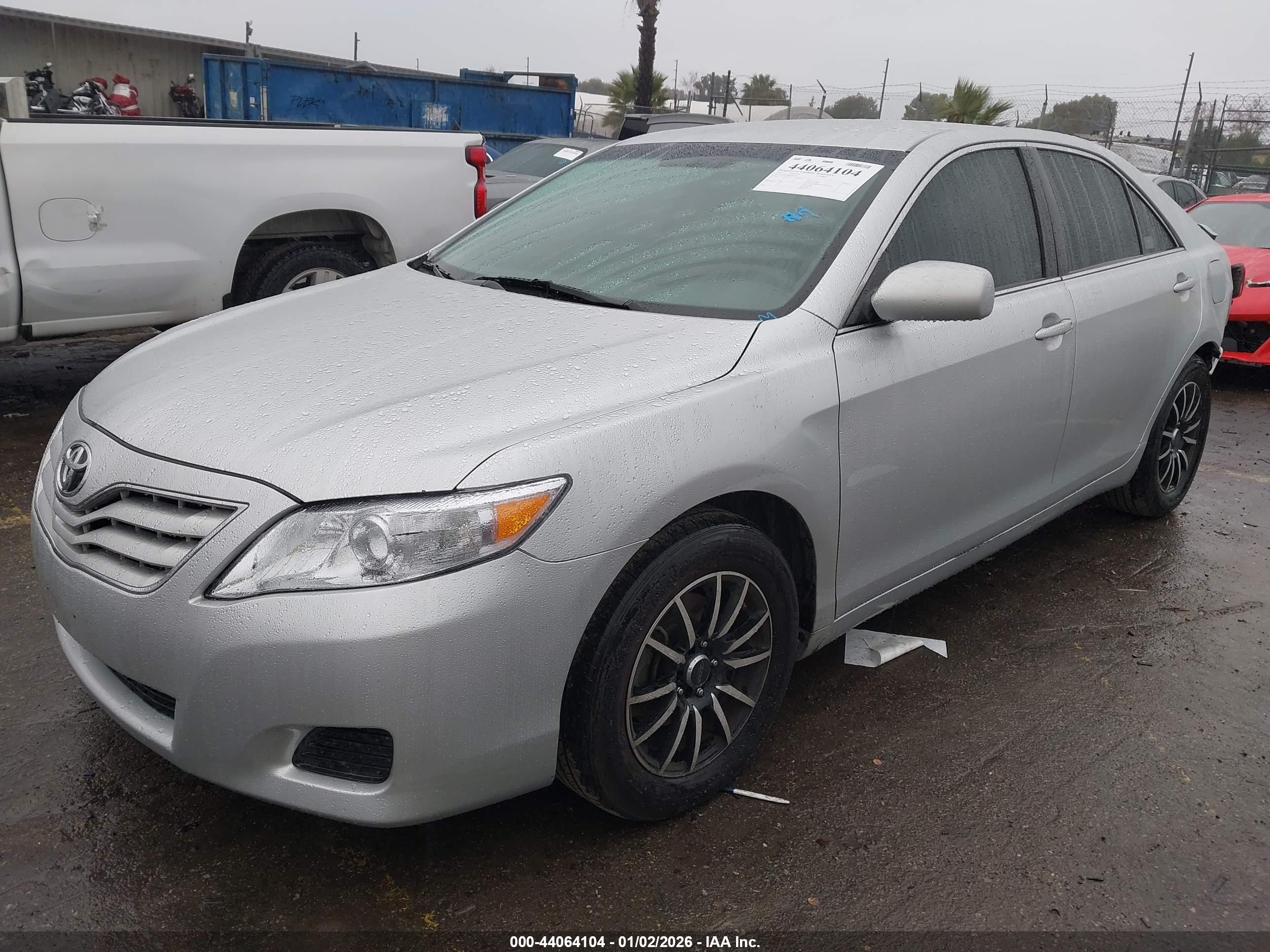 TOYOTA CAMRY image 2