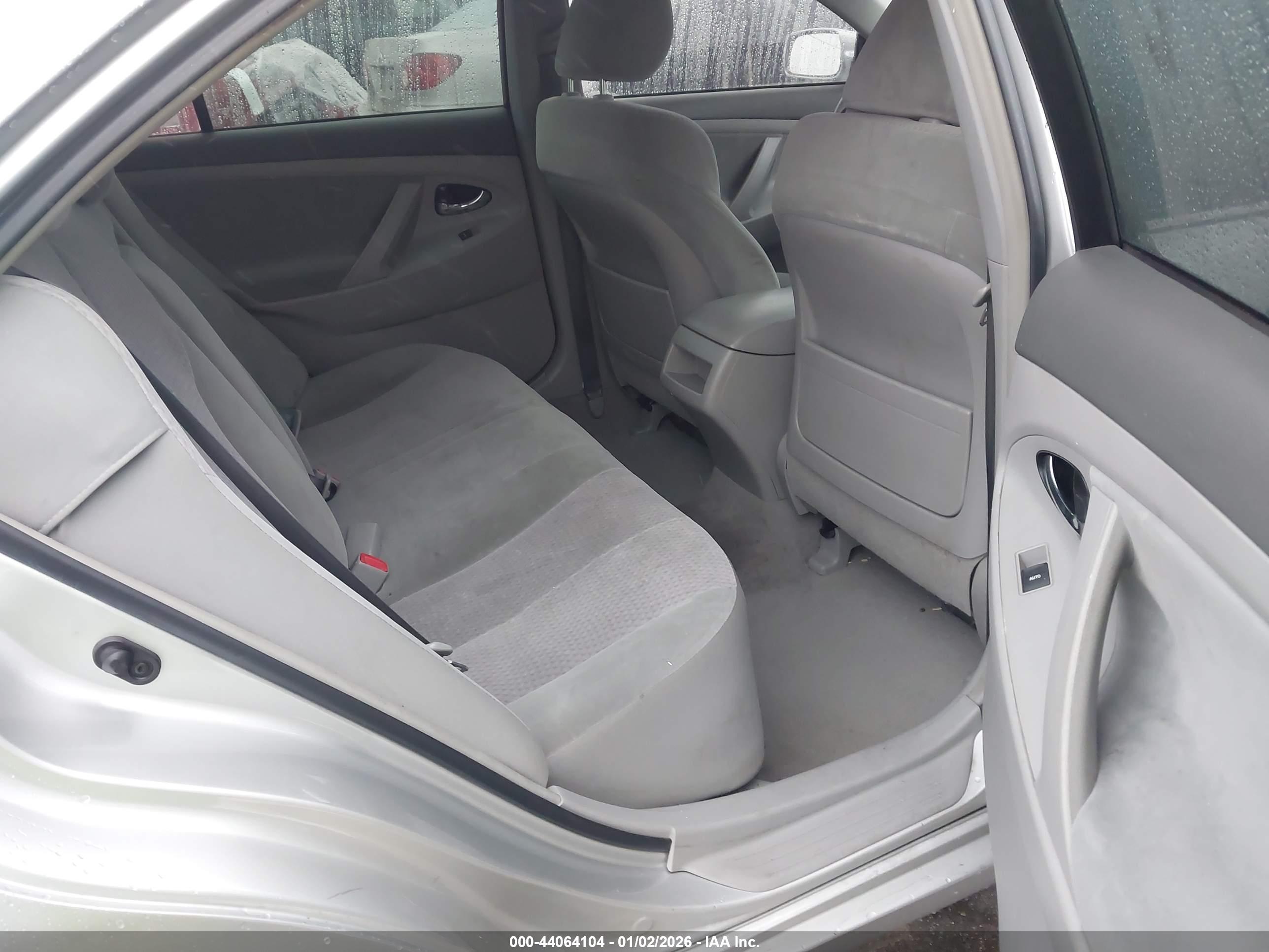 TOYOTA CAMRY image 8