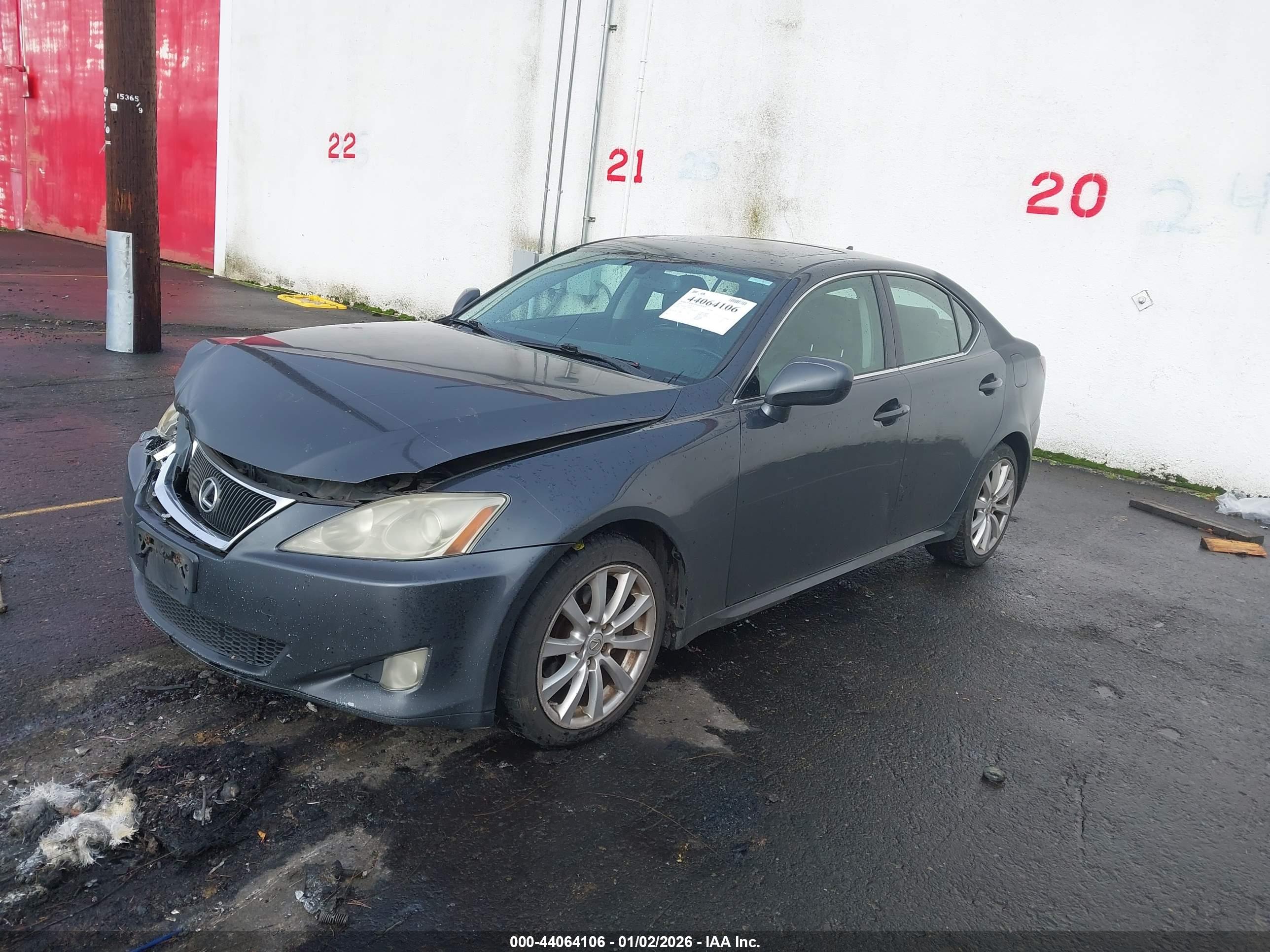 LEXUS IS image 2
