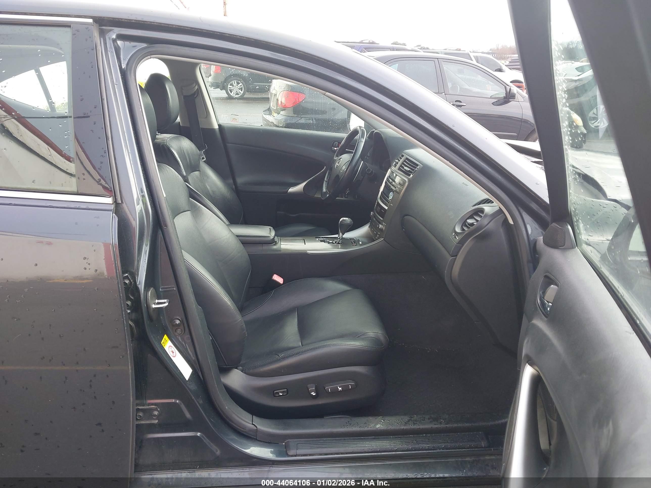 LEXUS IS image 5