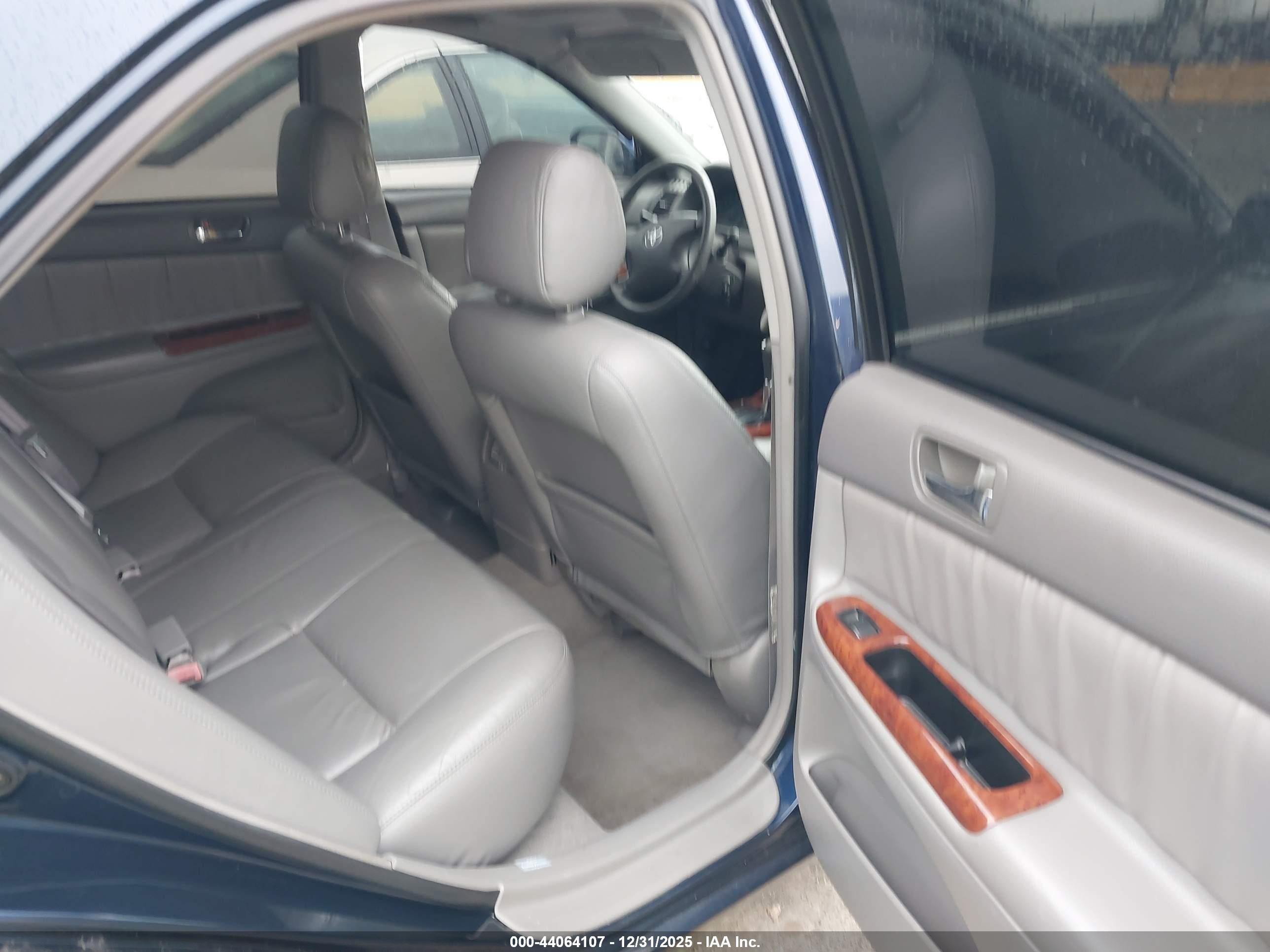 TOYOTA CAMRY image 8