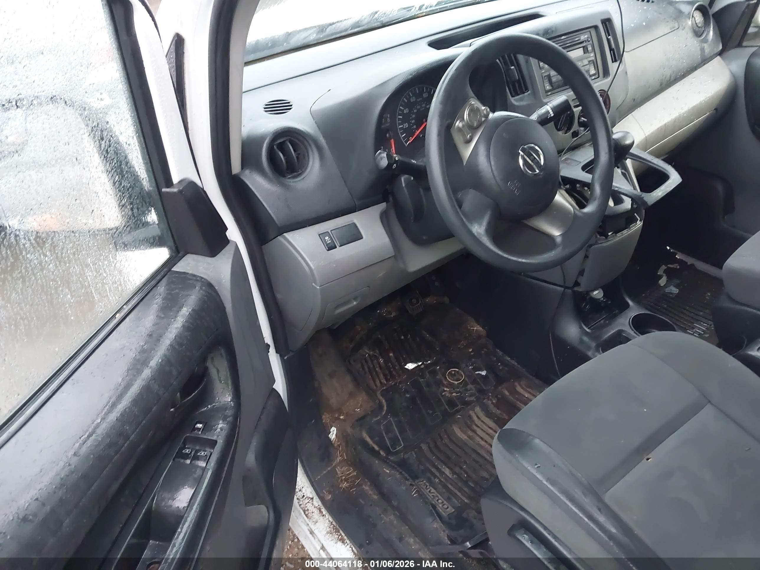 NISSAN NV200 image 5