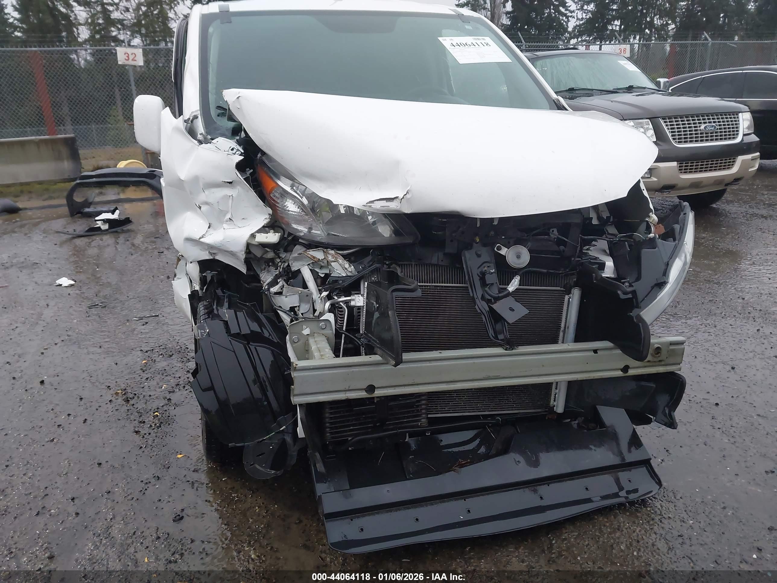 NISSAN NV200 image 6