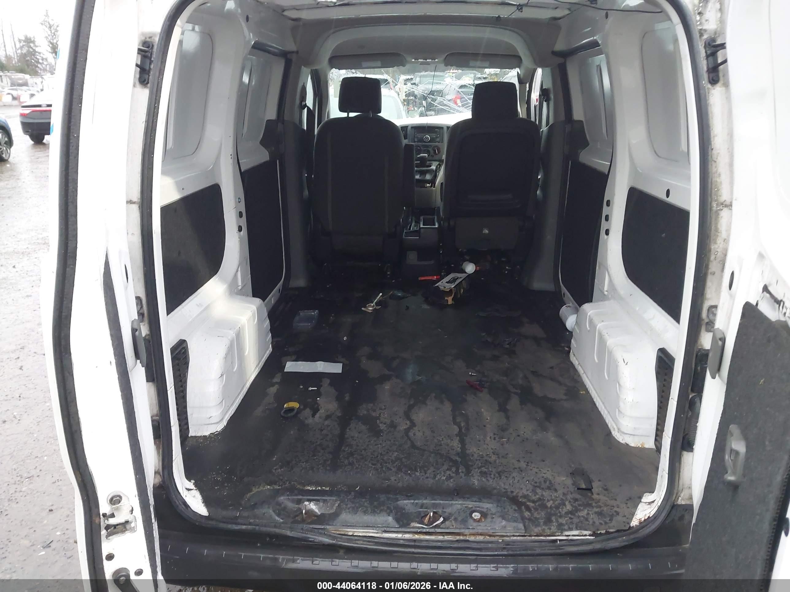 NISSAN NV200 image 8