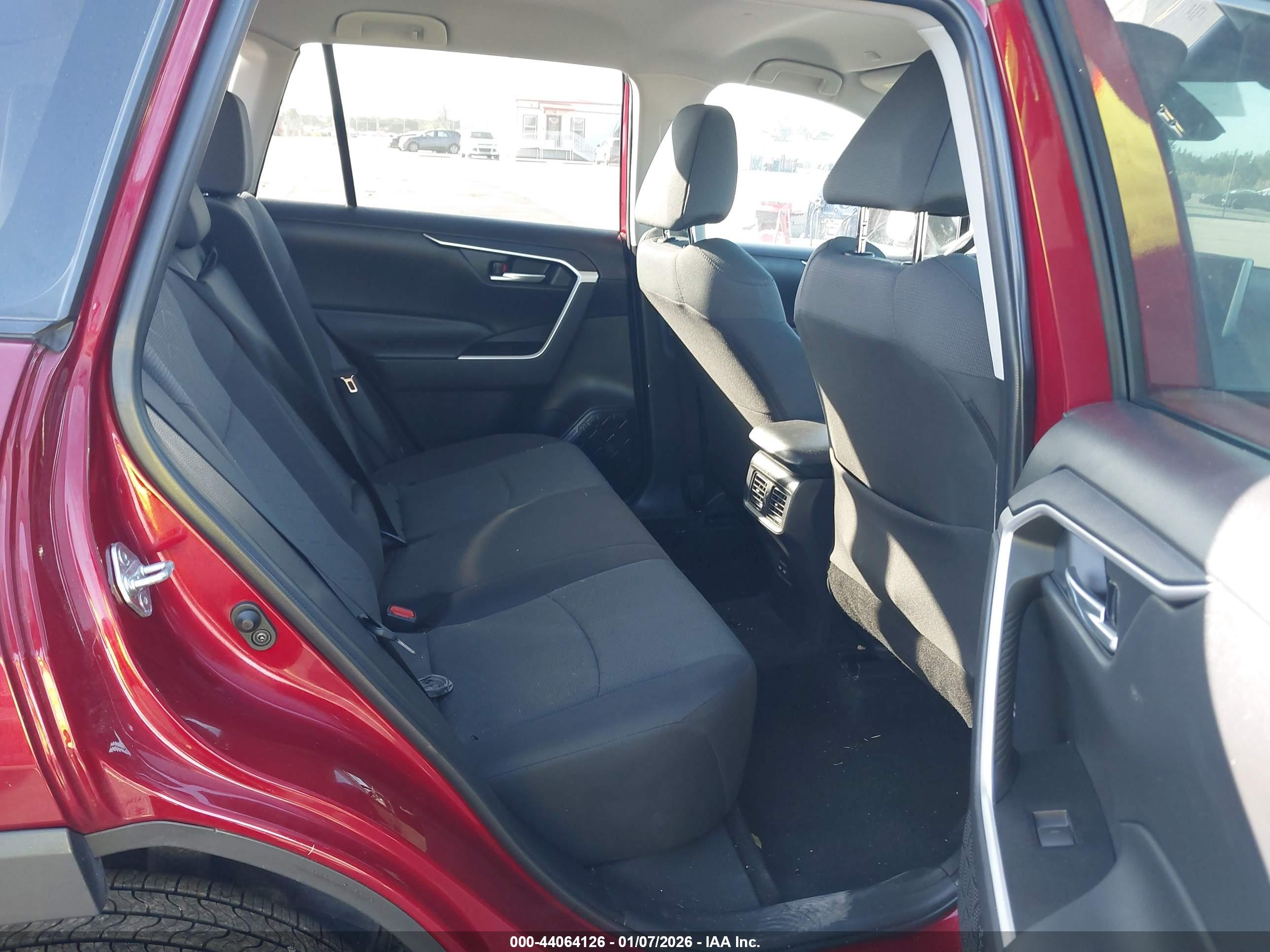 TOYOTA RAV4 image 8
