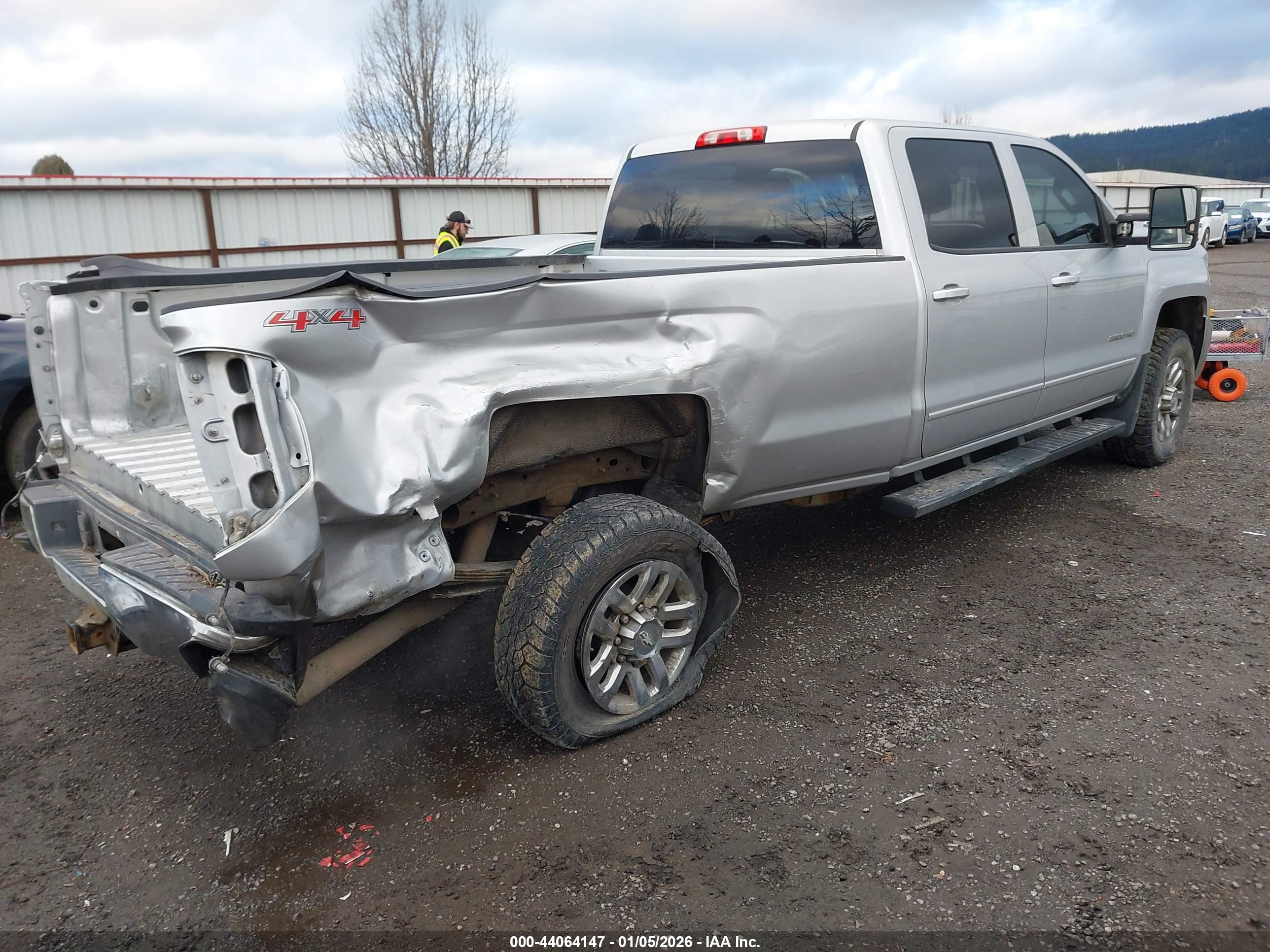 CHEVROLET SILVERADO image 4
