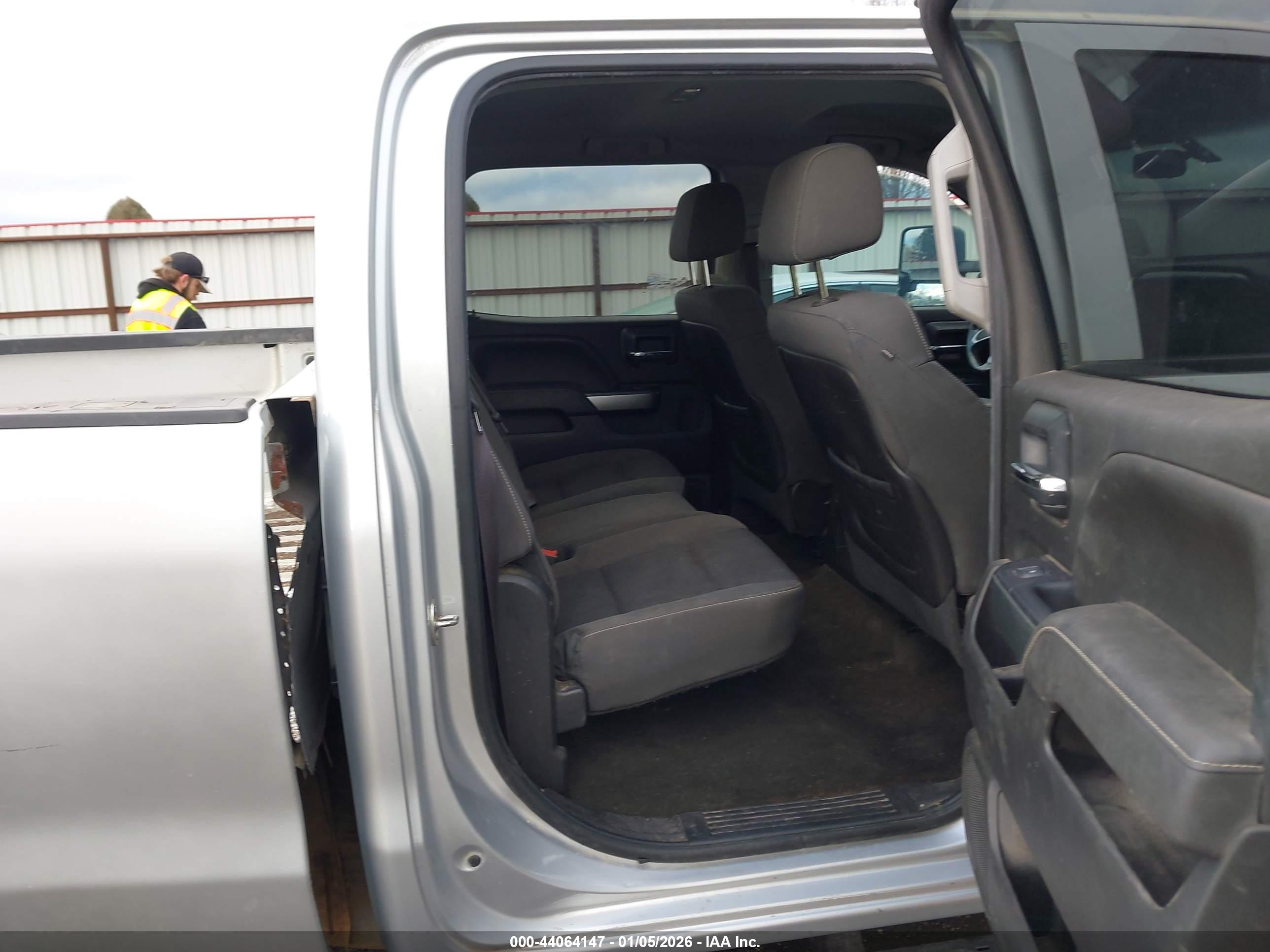 CHEVROLET SILVERADO image 8