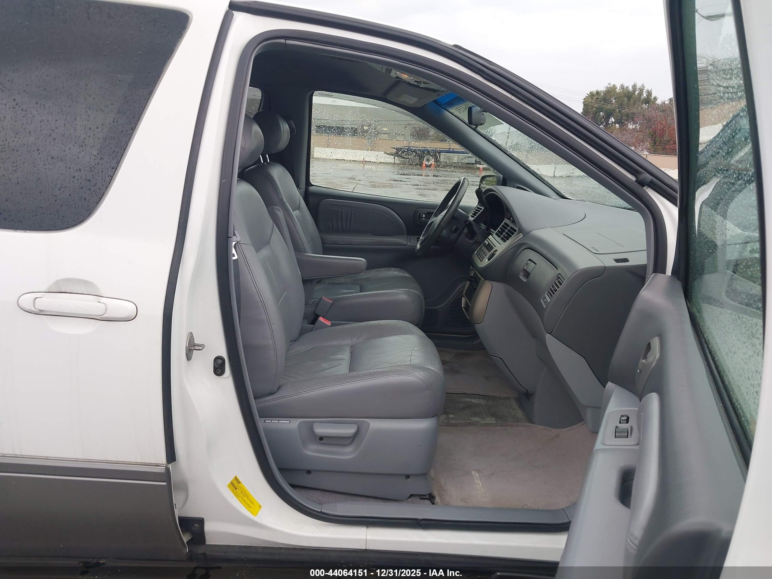 TOYOTA SIENNA image 5