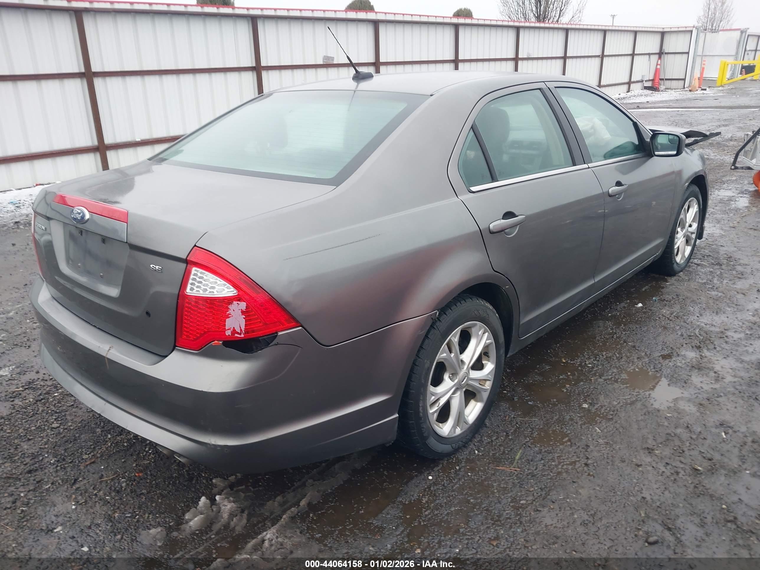FORD FUSION image 4