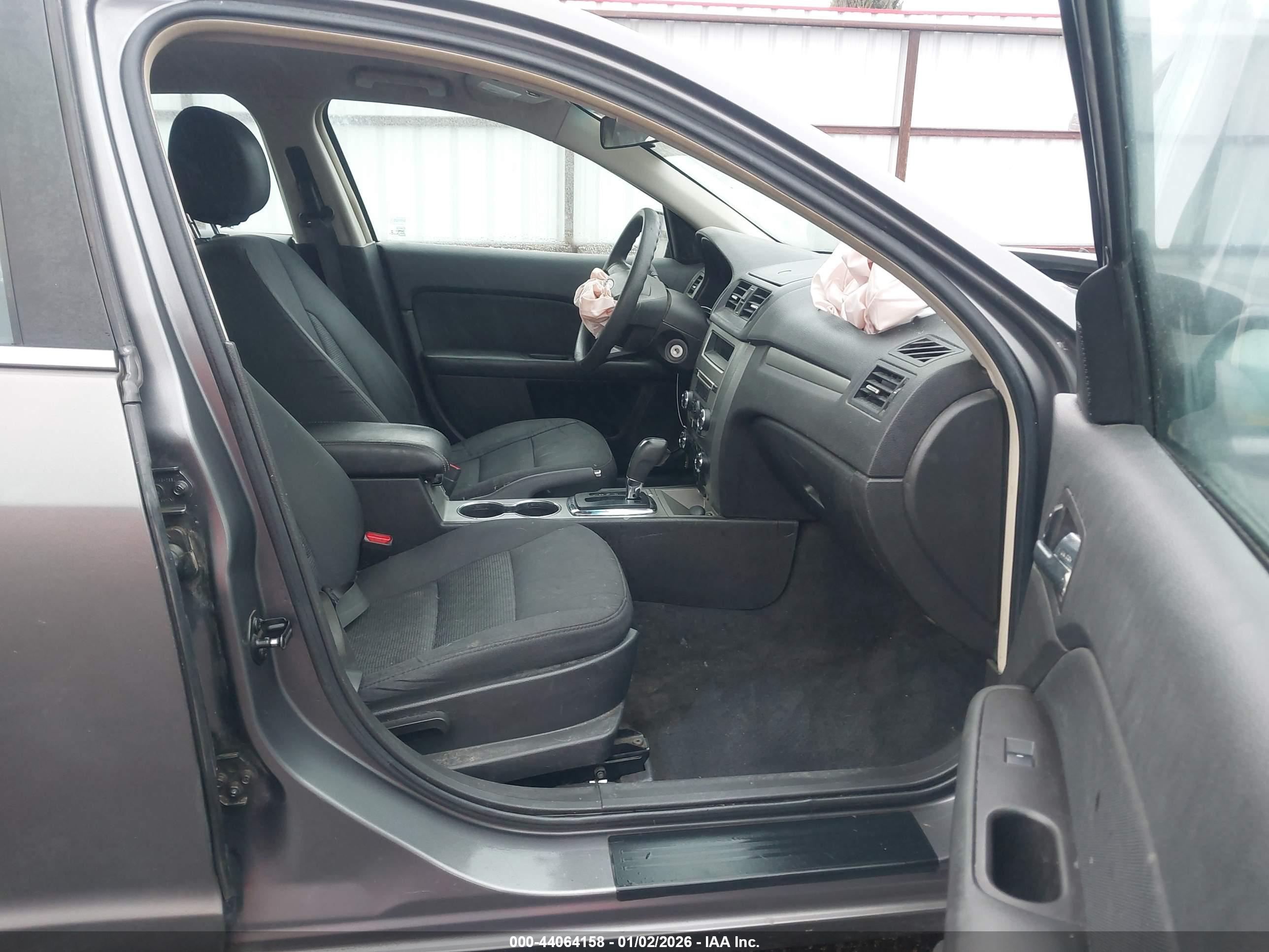 FORD FUSION image 5