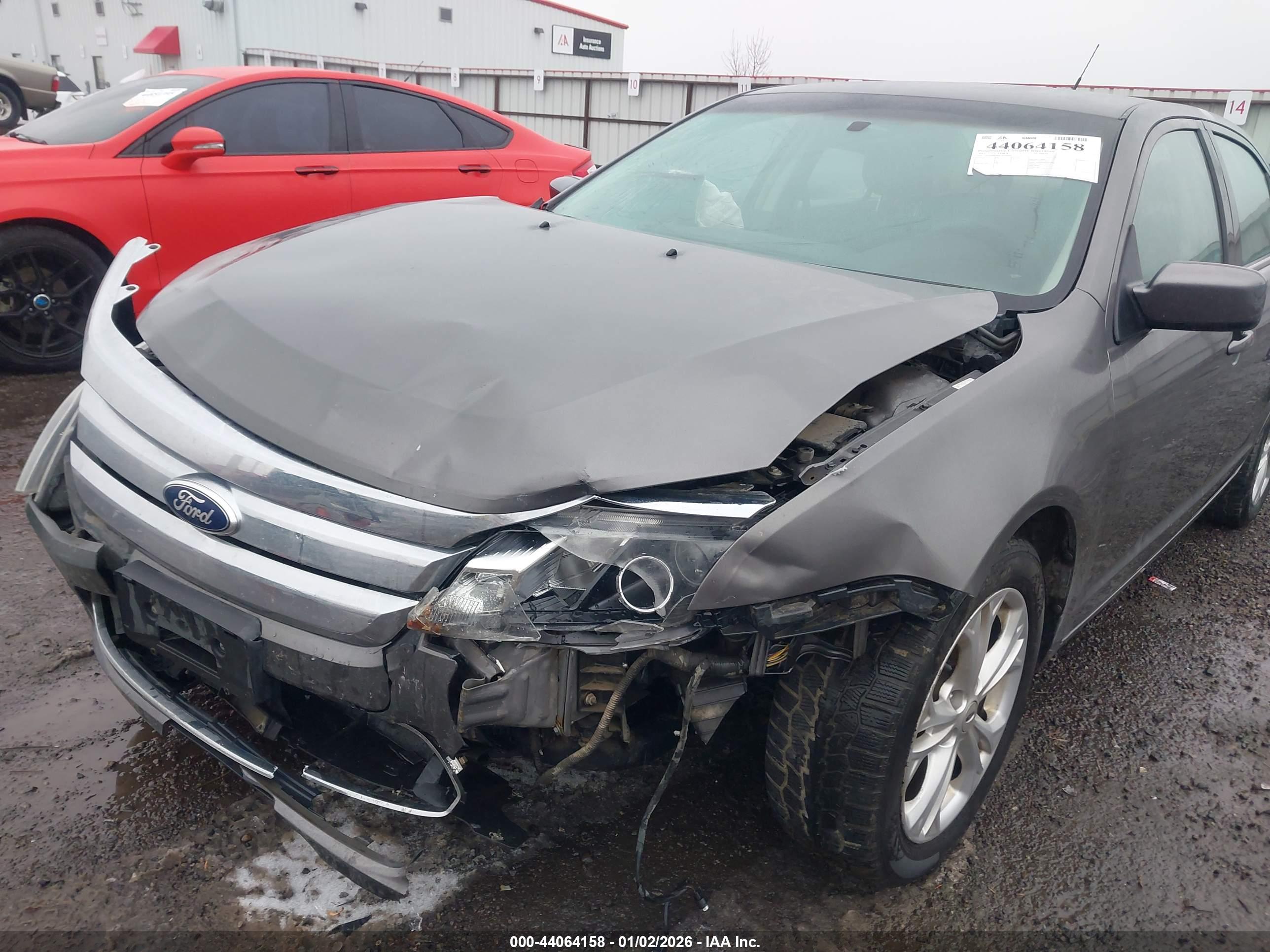 FORD FUSION image 6