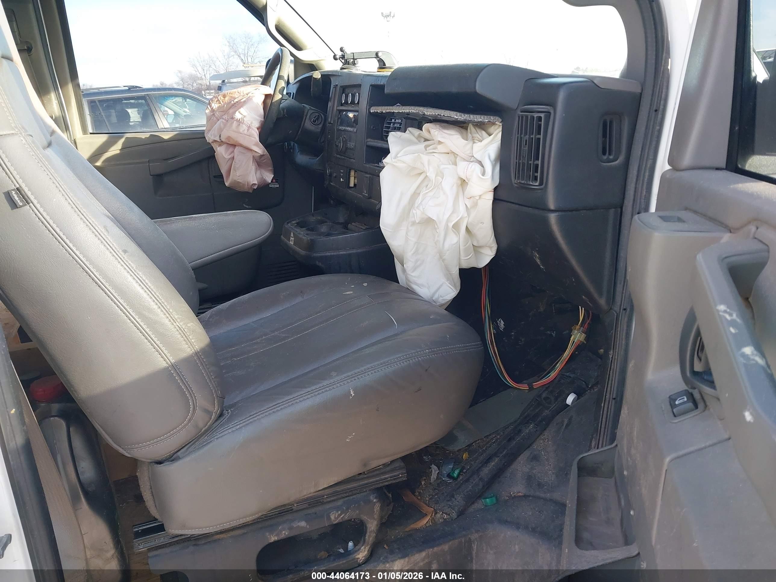 CHEVROLET EXPRESS image 5