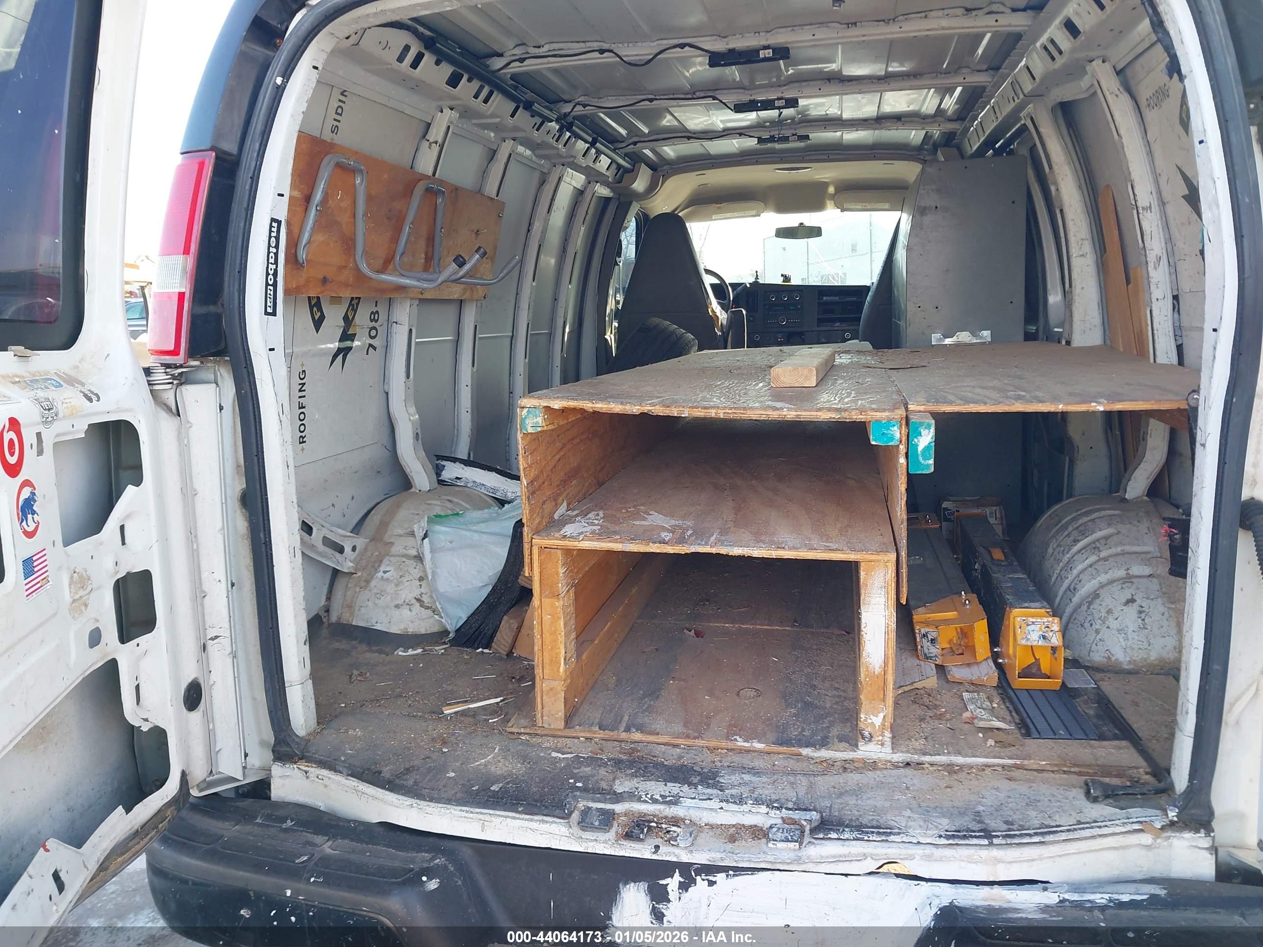 CHEVROLET EXPRESS image 8