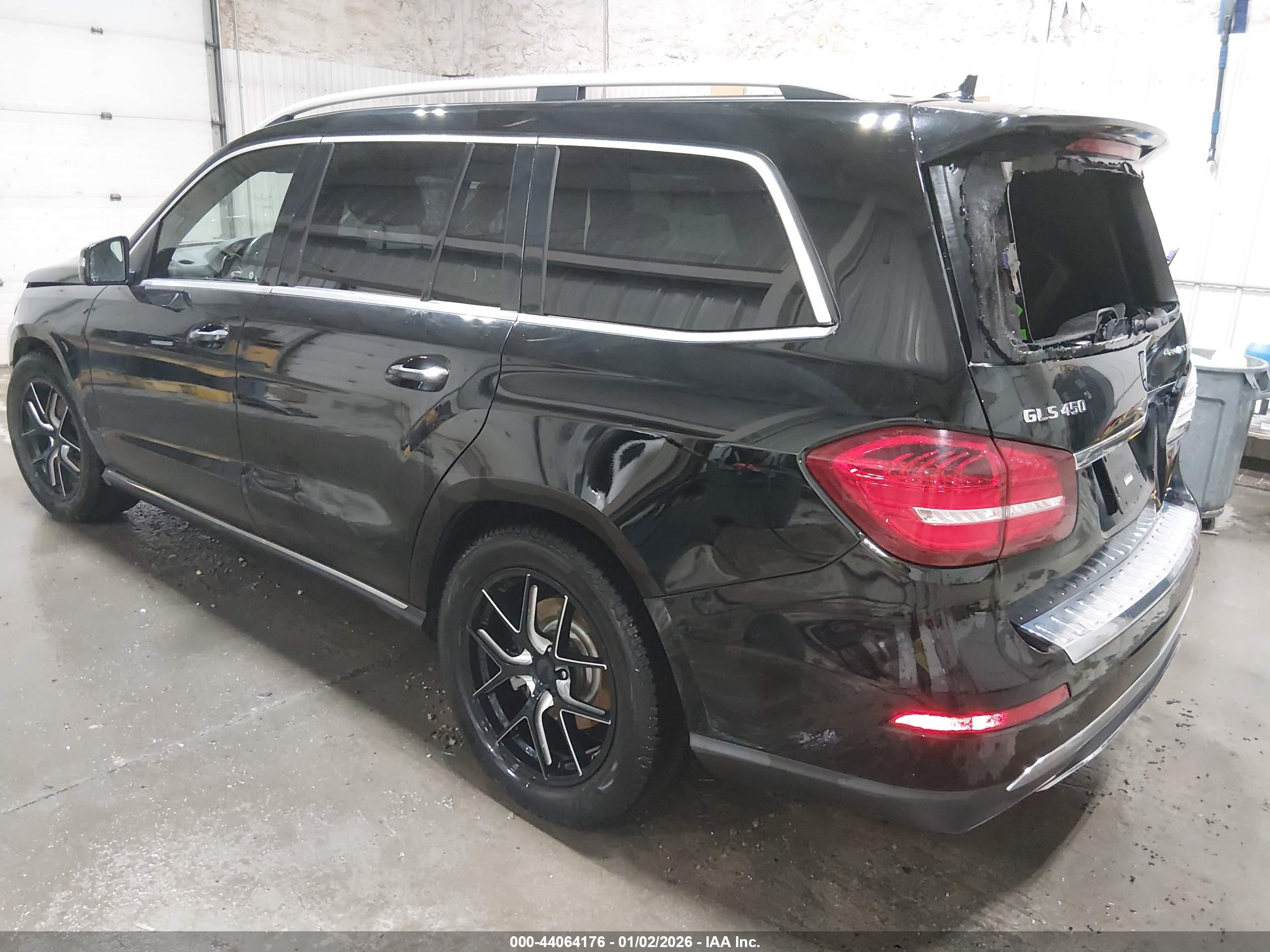MERCEDES-BENZ GLS image 3