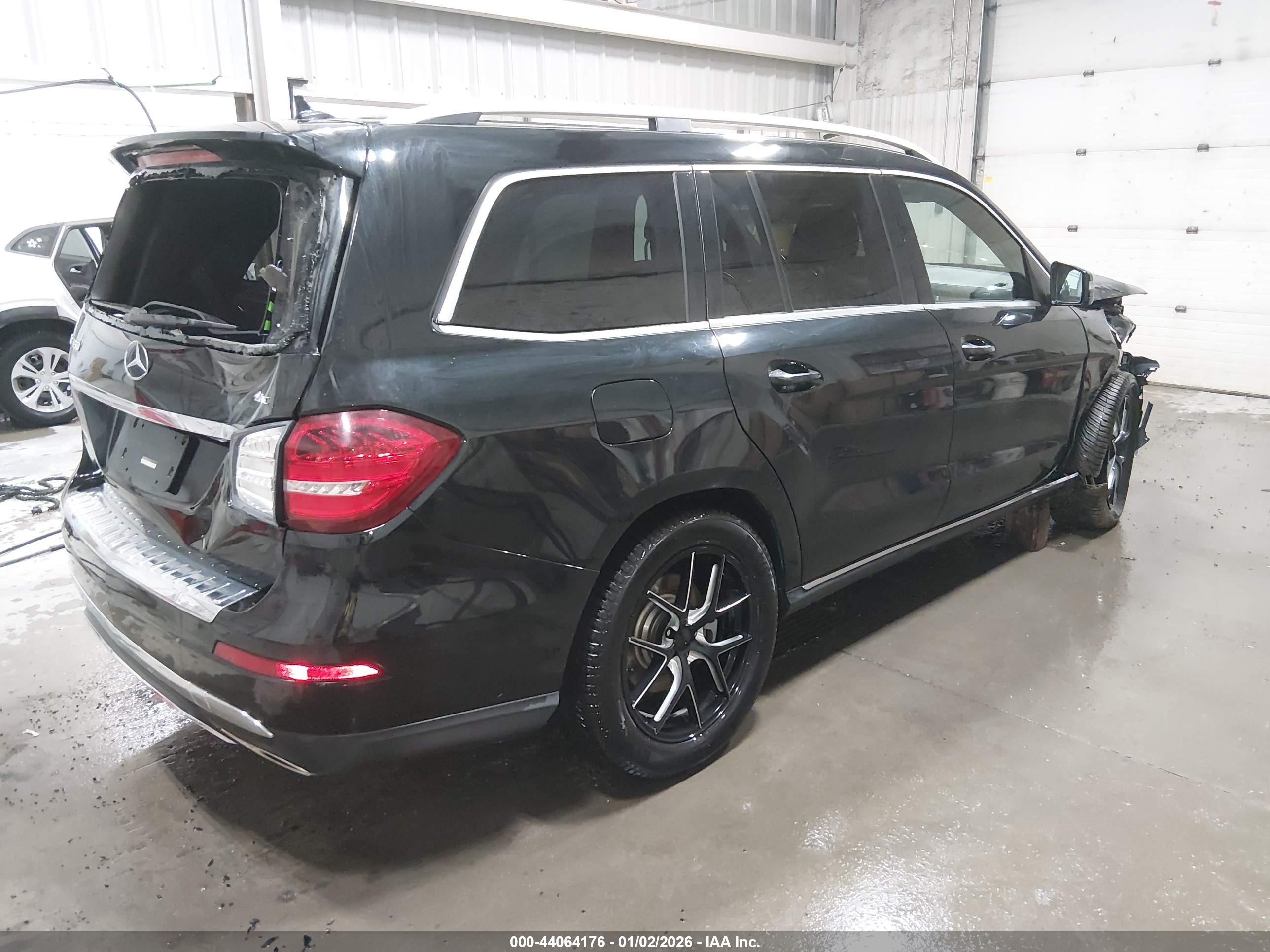 MERCEDES-BENZ GLS image 4
