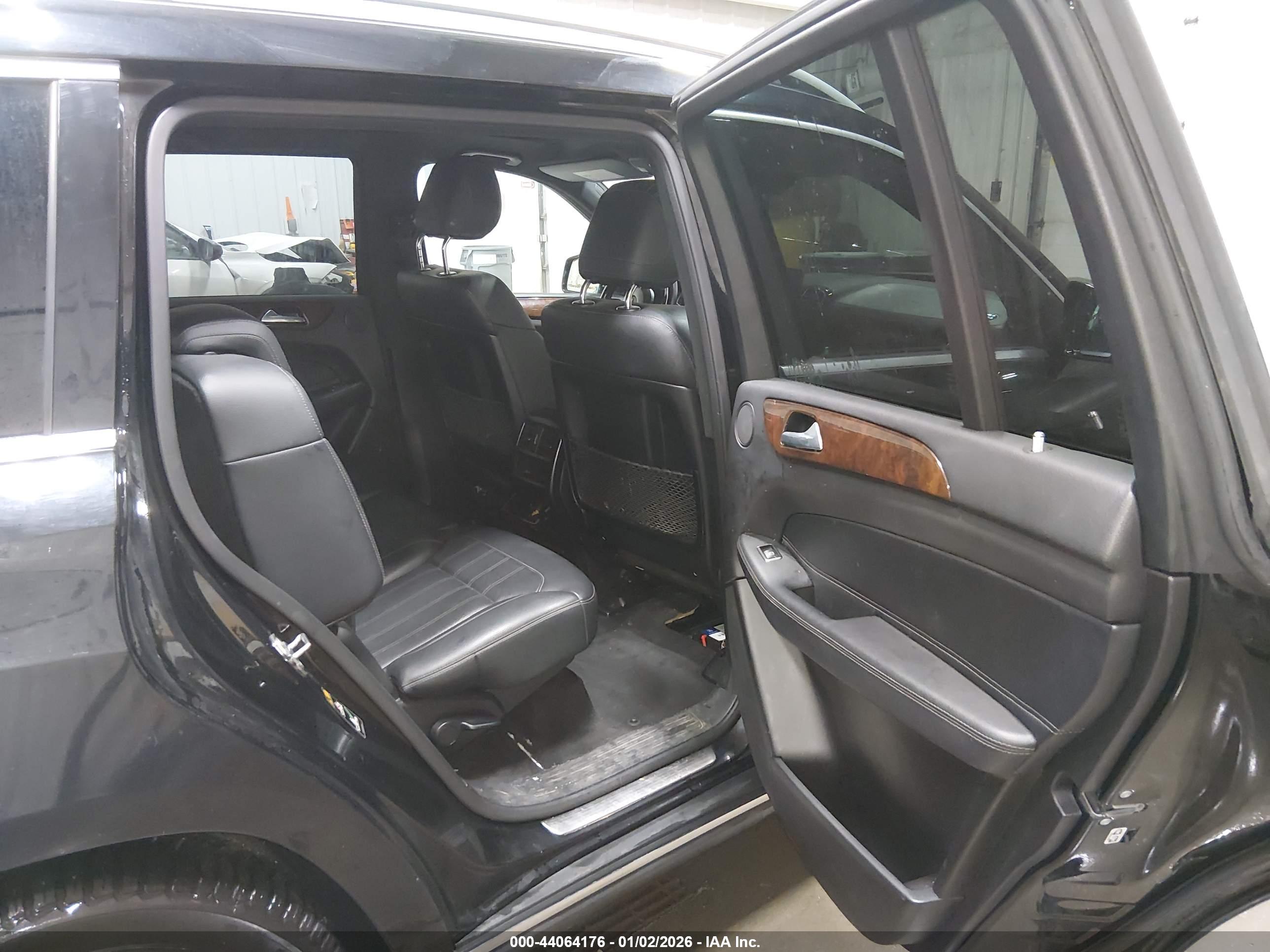 MERCEDES-BENZ GLS image 8