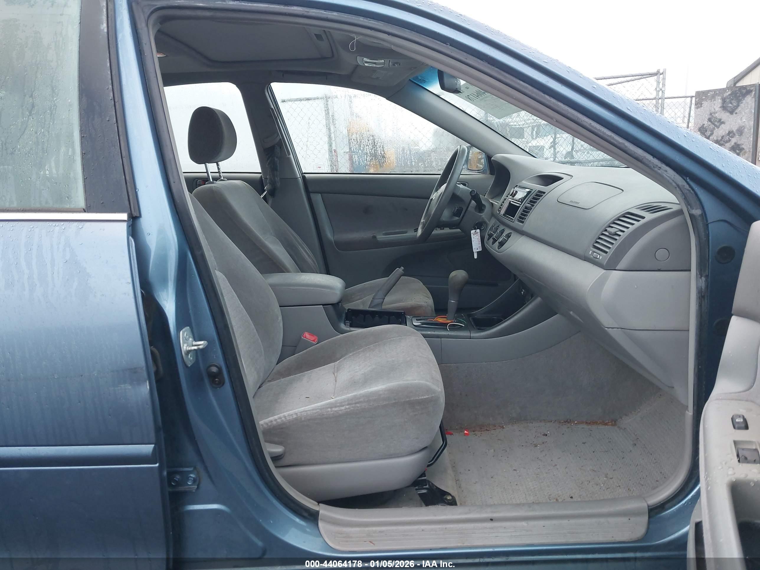 TOYOTA CAMRY image 5