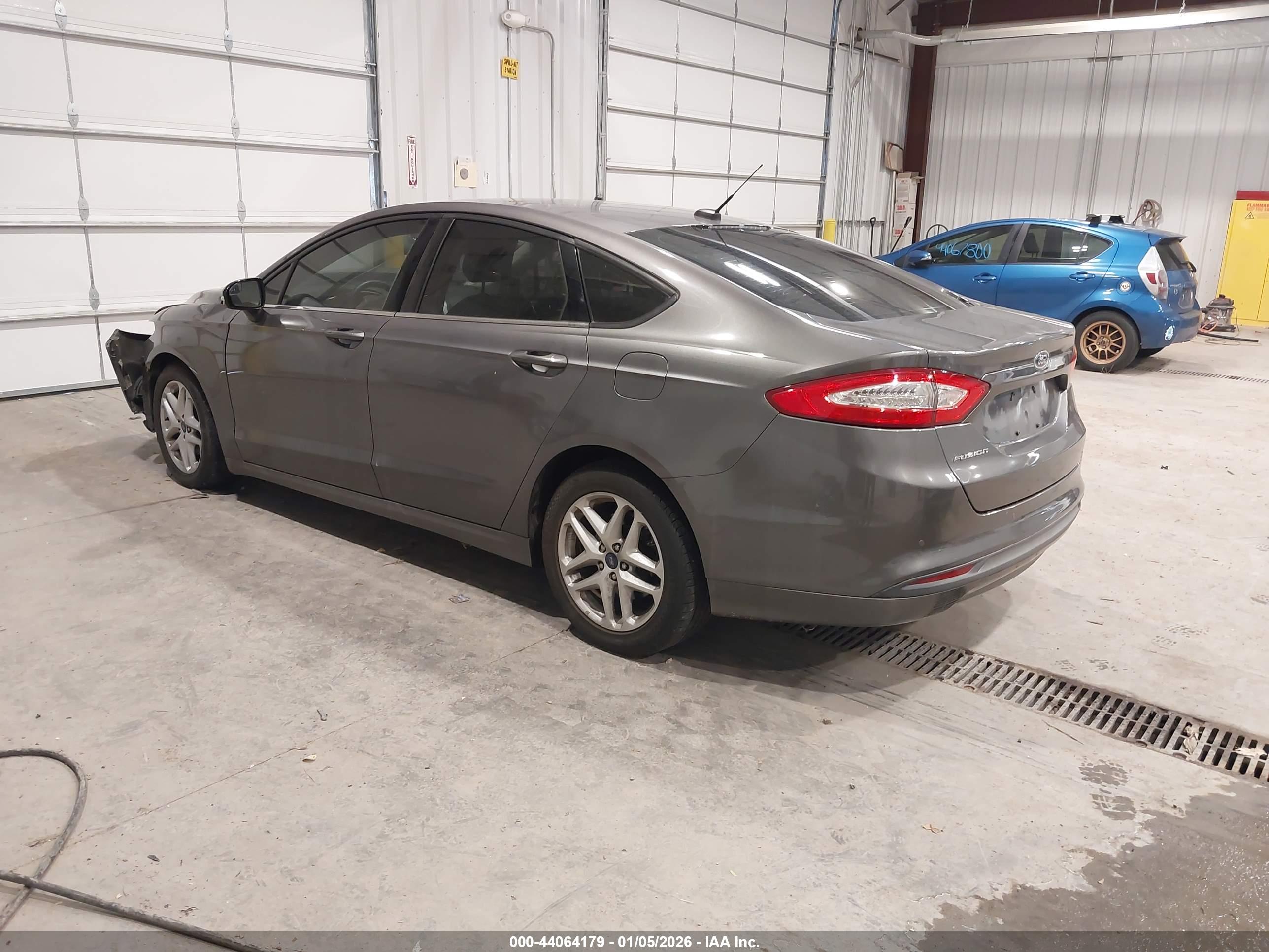 FORD FUSION image 3