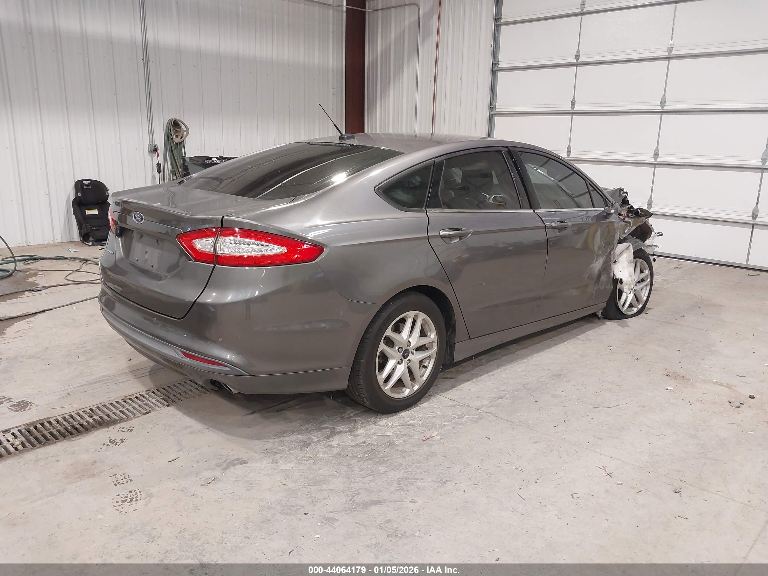 FORD FUSION image 4