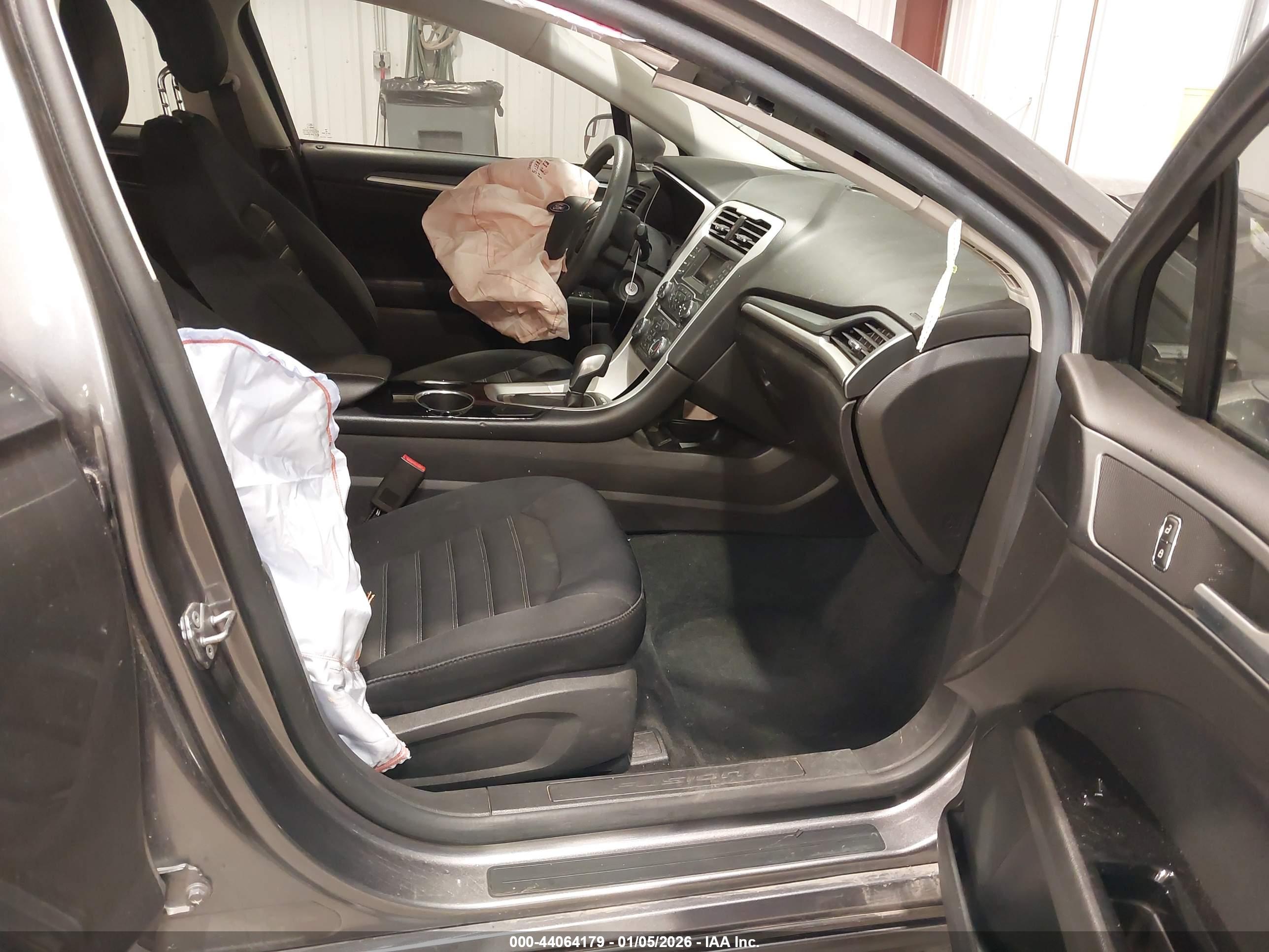 FORD FUSION image 5