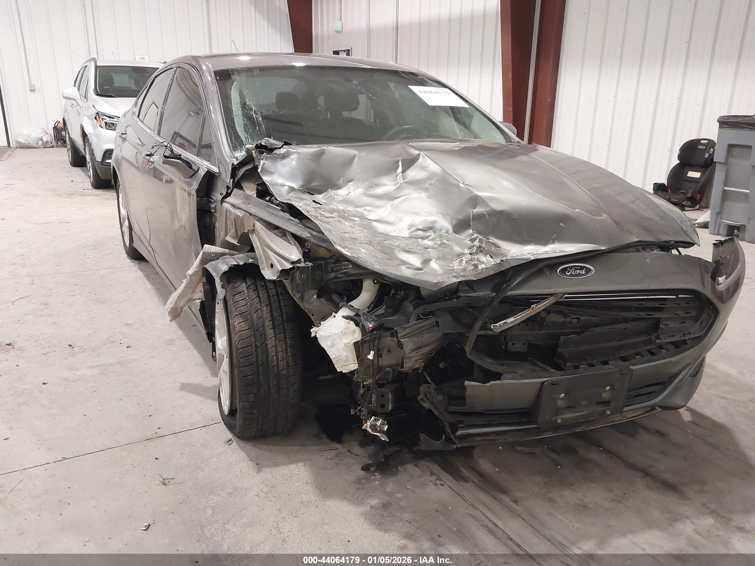 FORD FUSION image 6