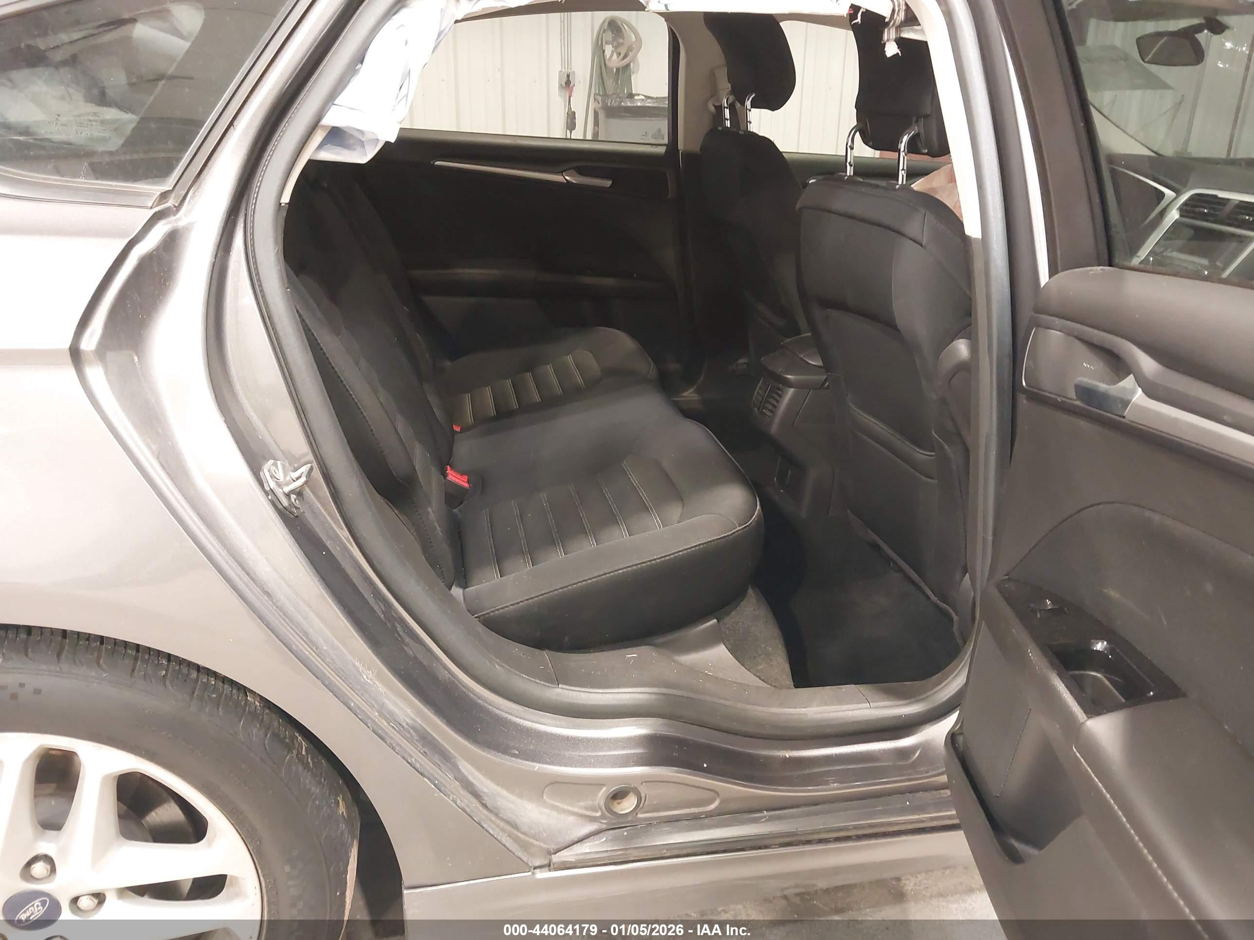 FORD FUSION image 8