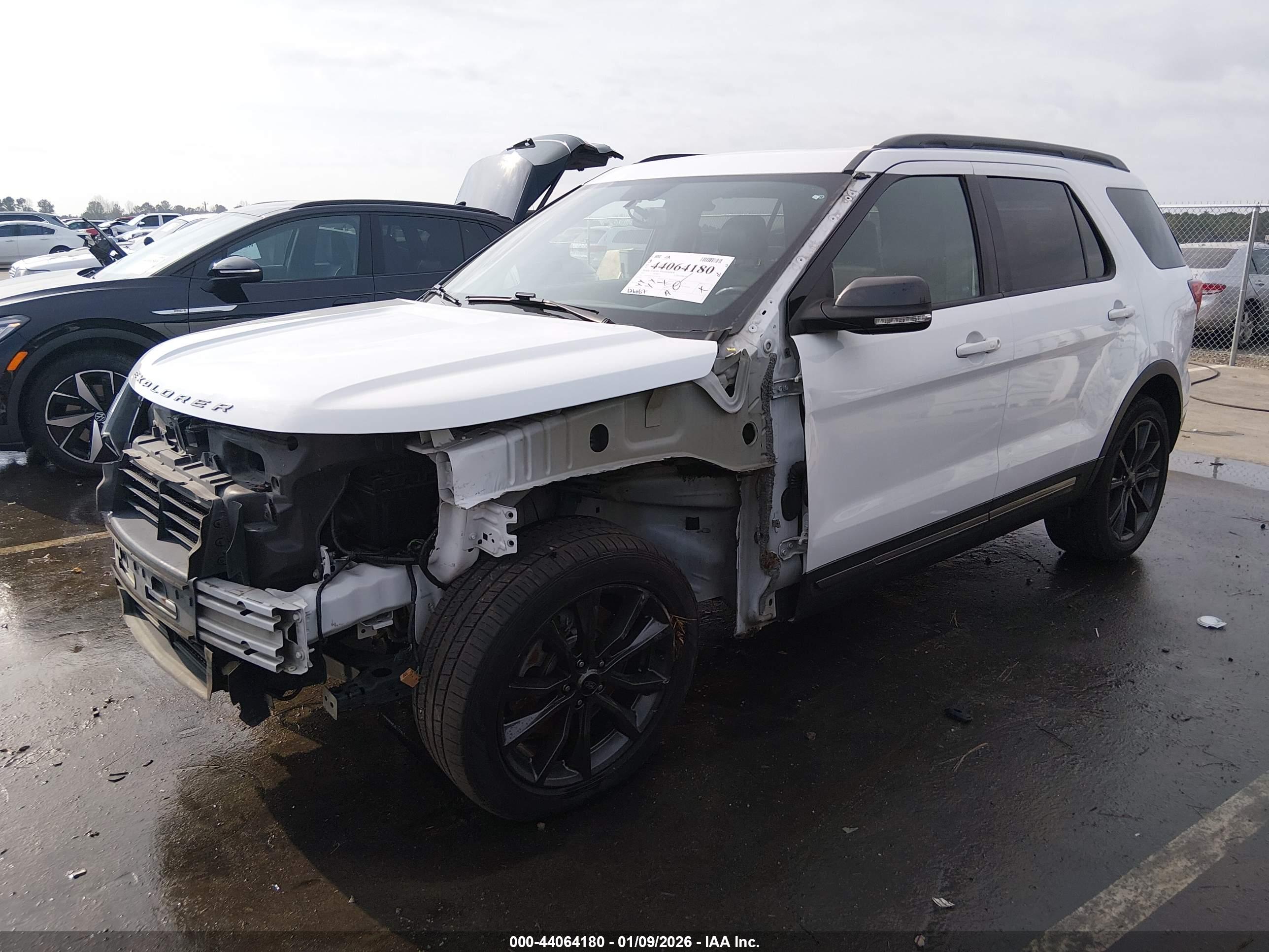 FORD EXPLORER image 2