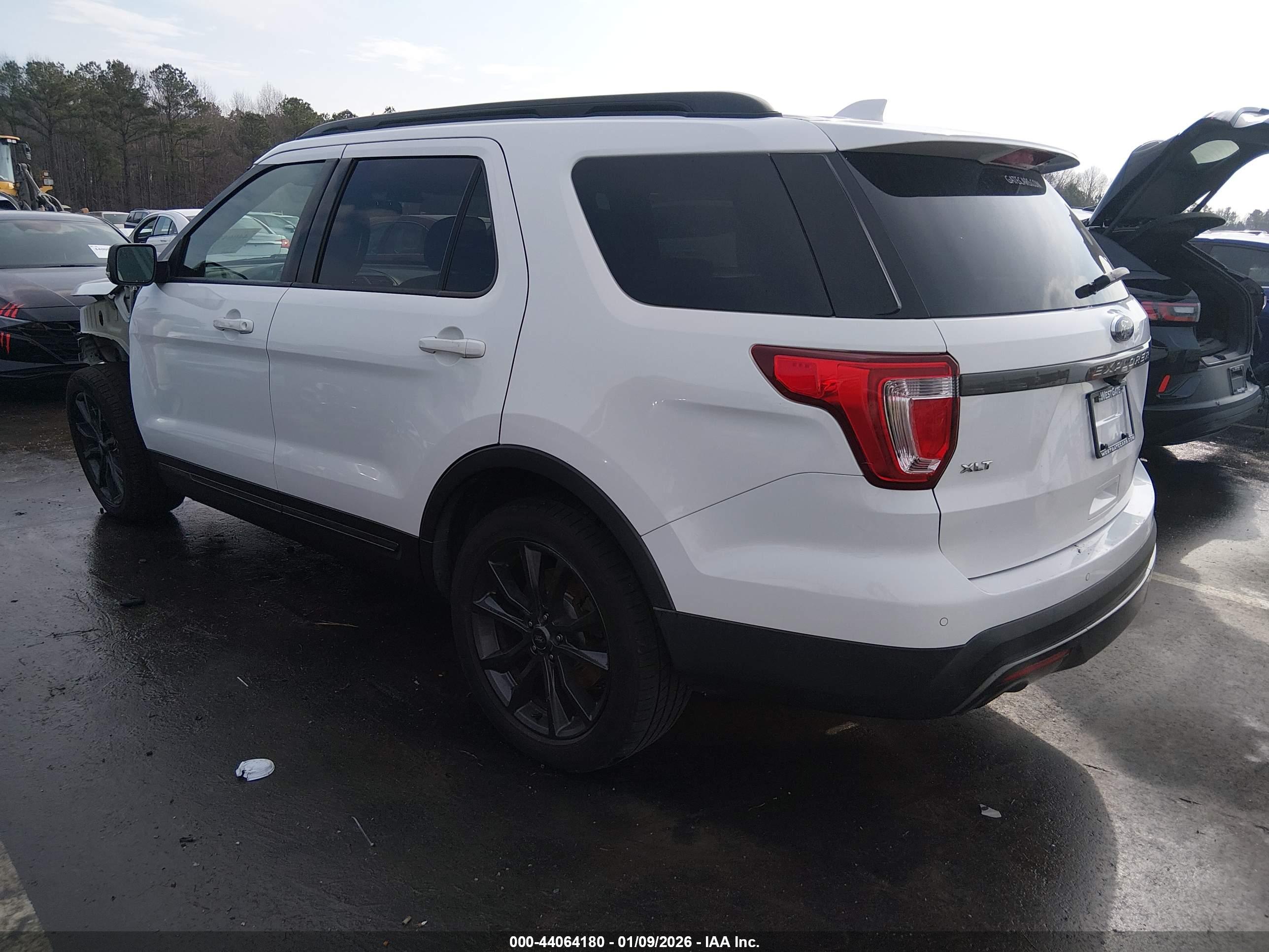 FORD EXPLORER image 3
