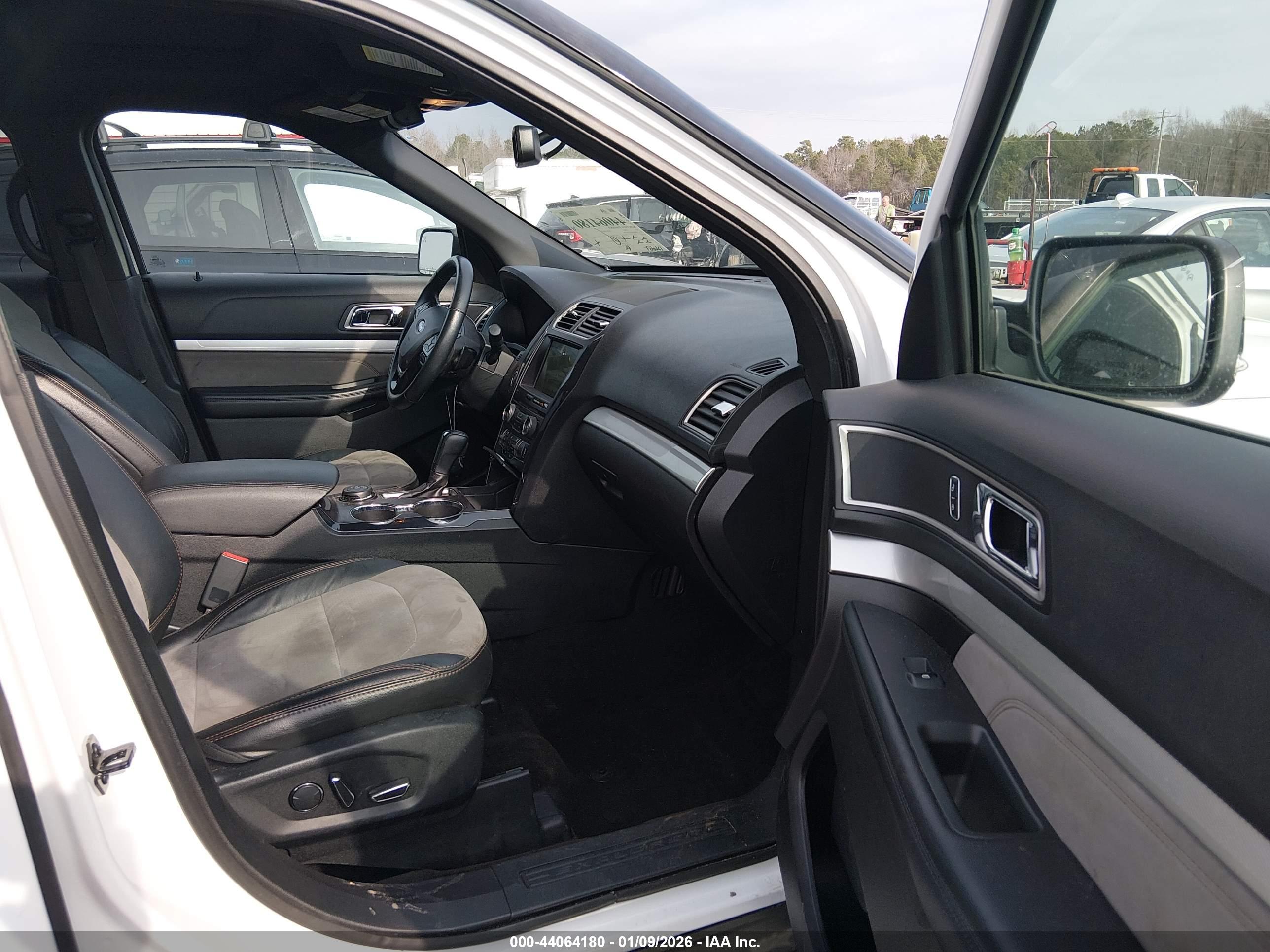 FORD EXPLORER image 5