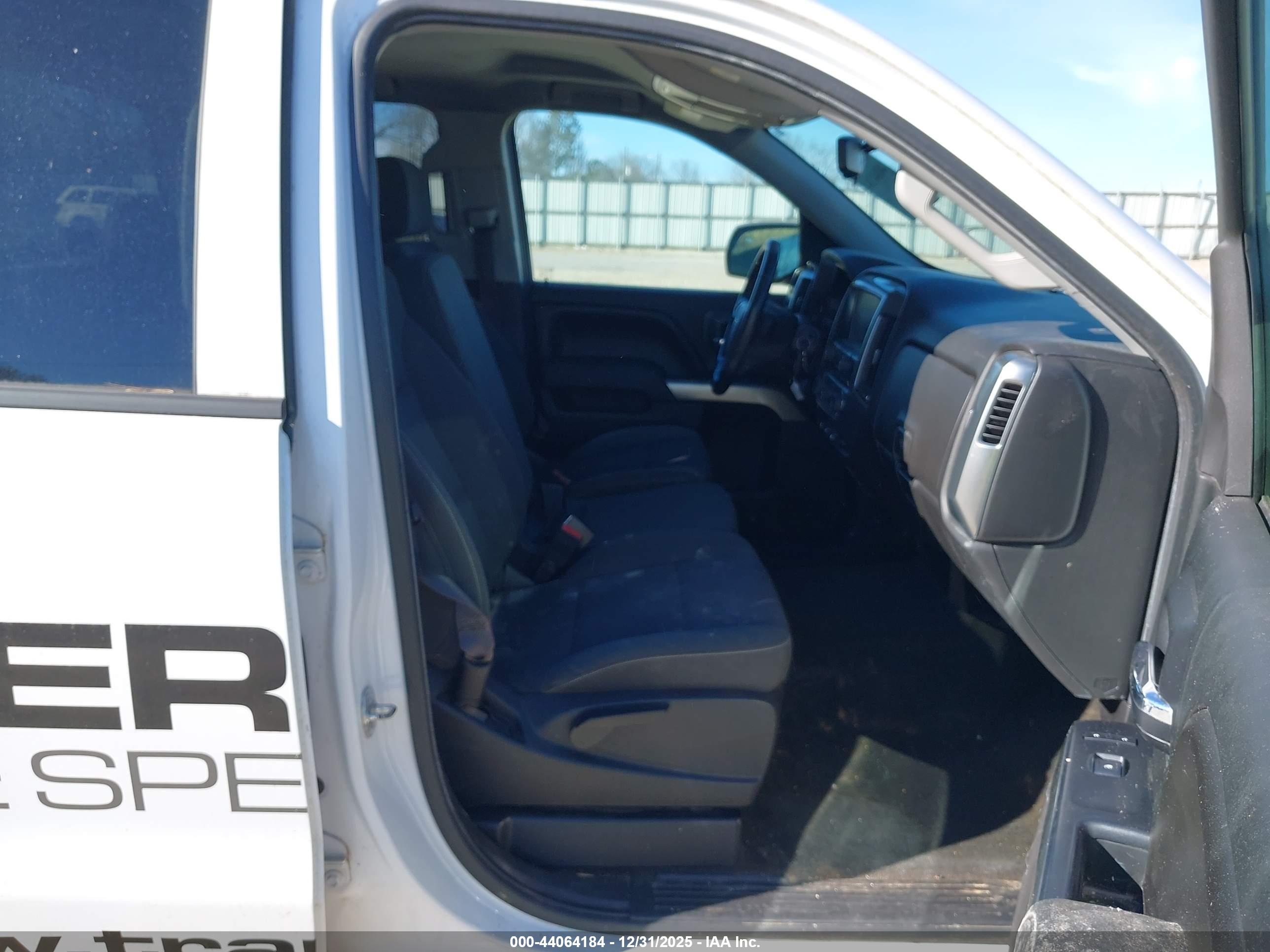 CHEVROLET SILVERADO image 5
