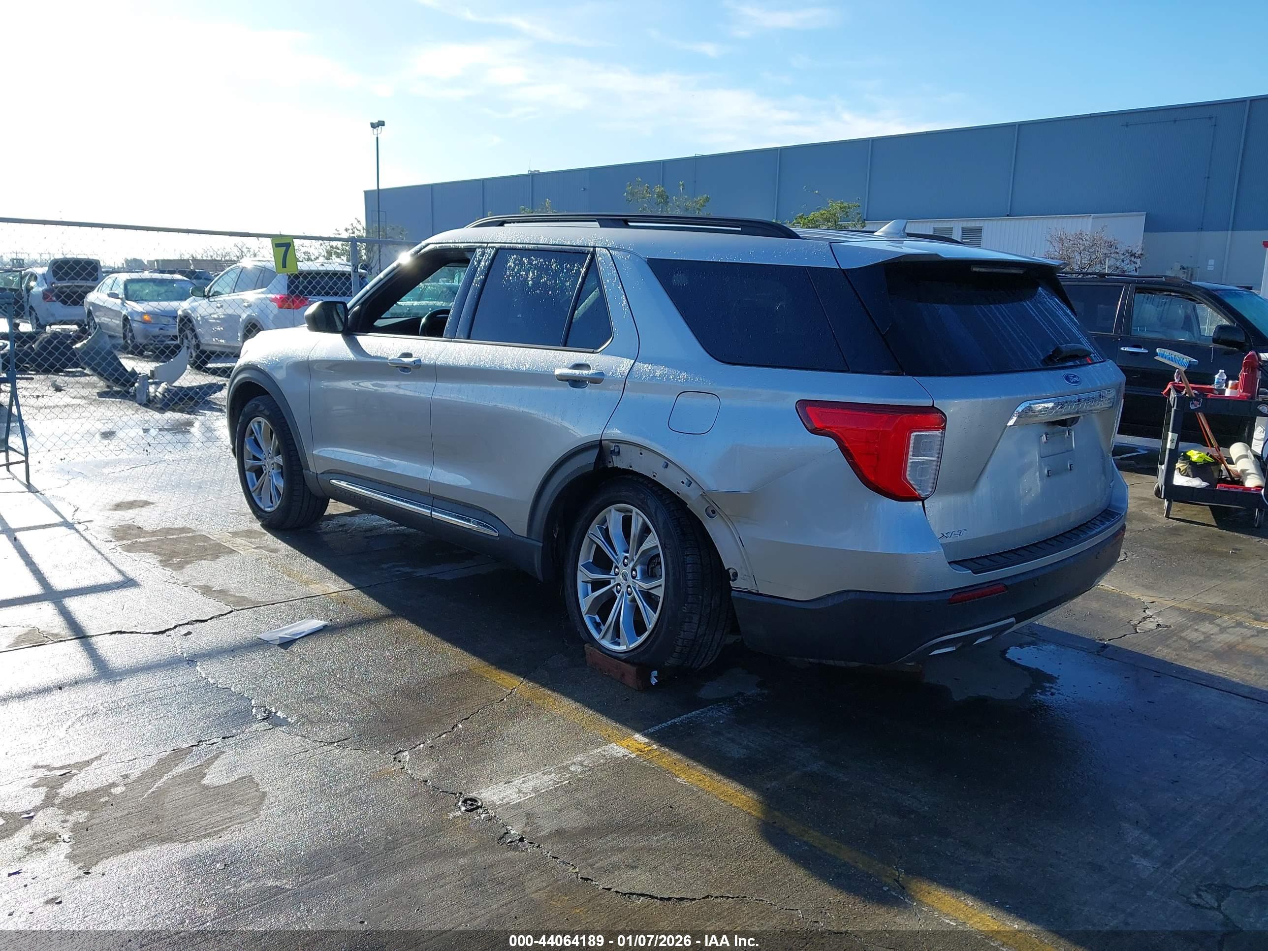 FORD EXPLORER image 3