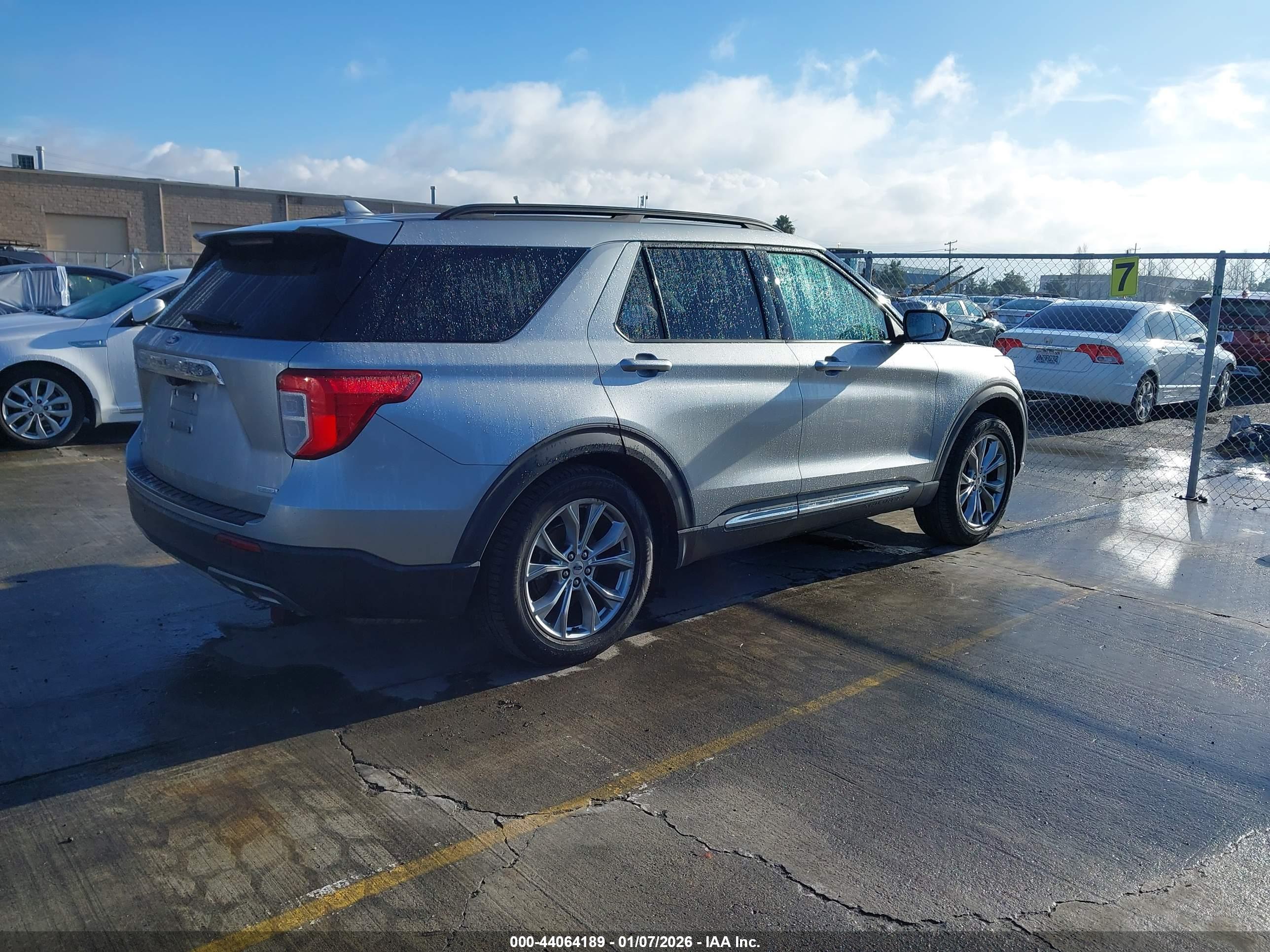 FORD EXPLORER image 4
