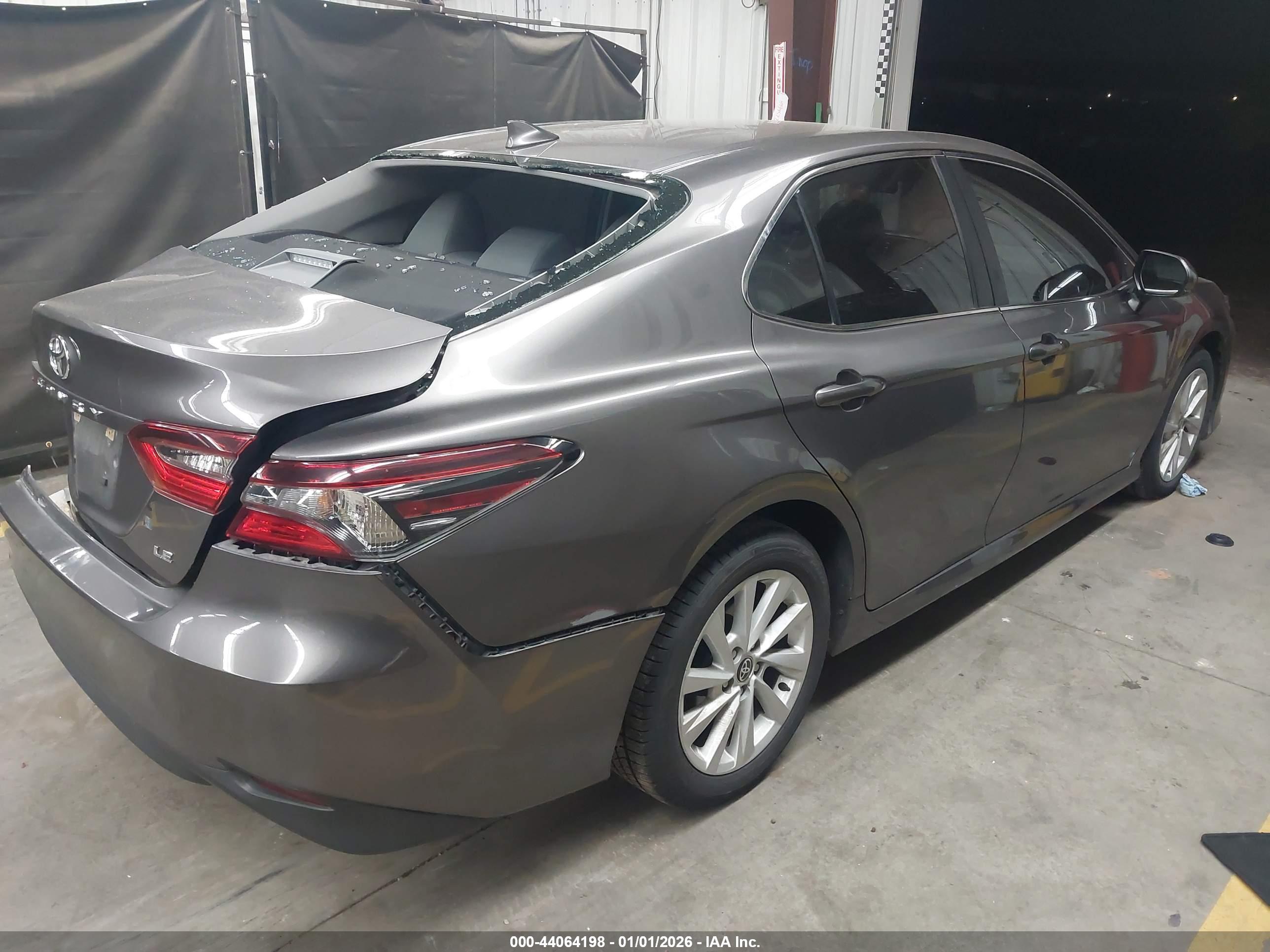 TOYOTA CAMRY image 4