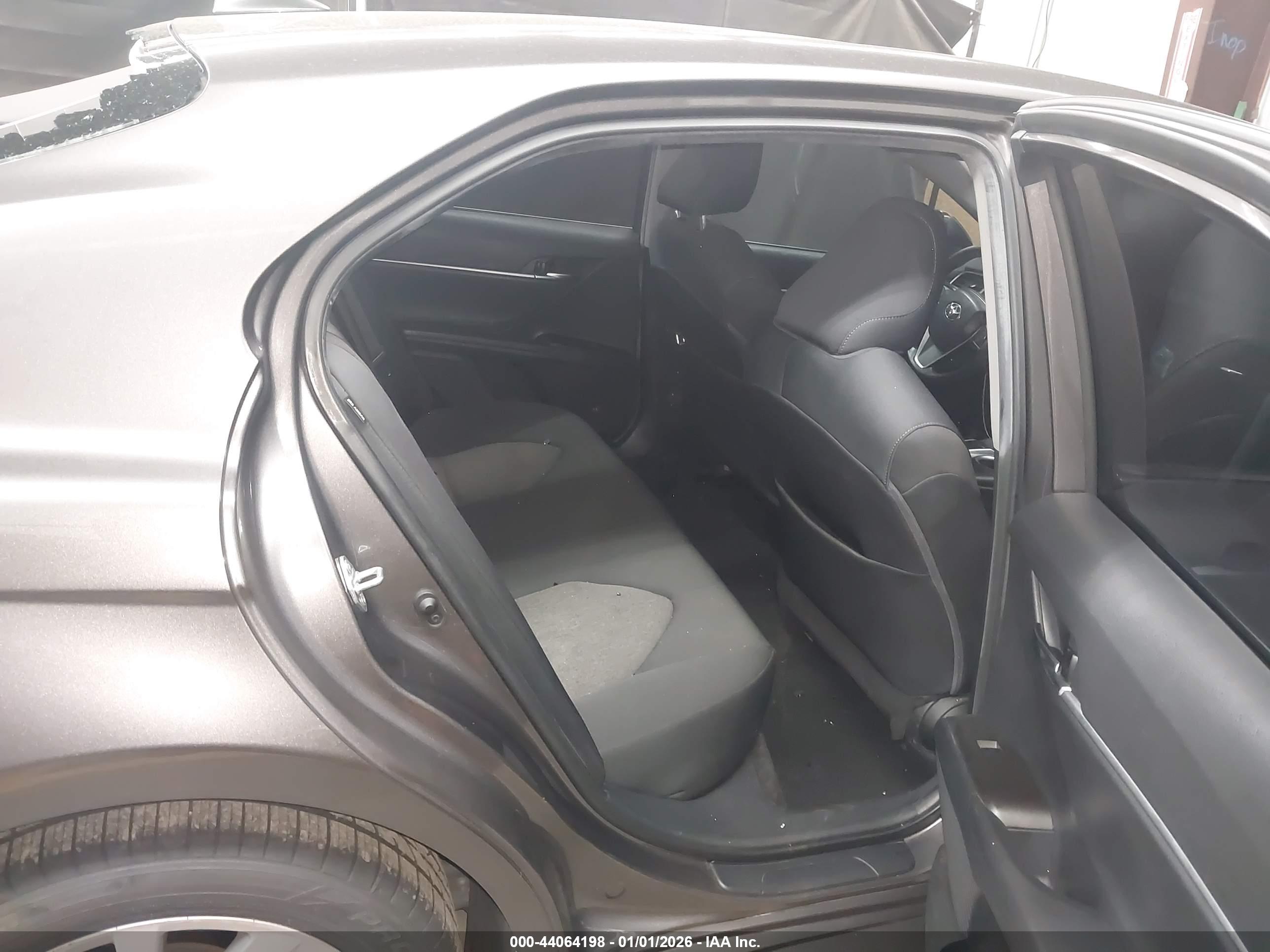 TOYOTA CAMRY image 8