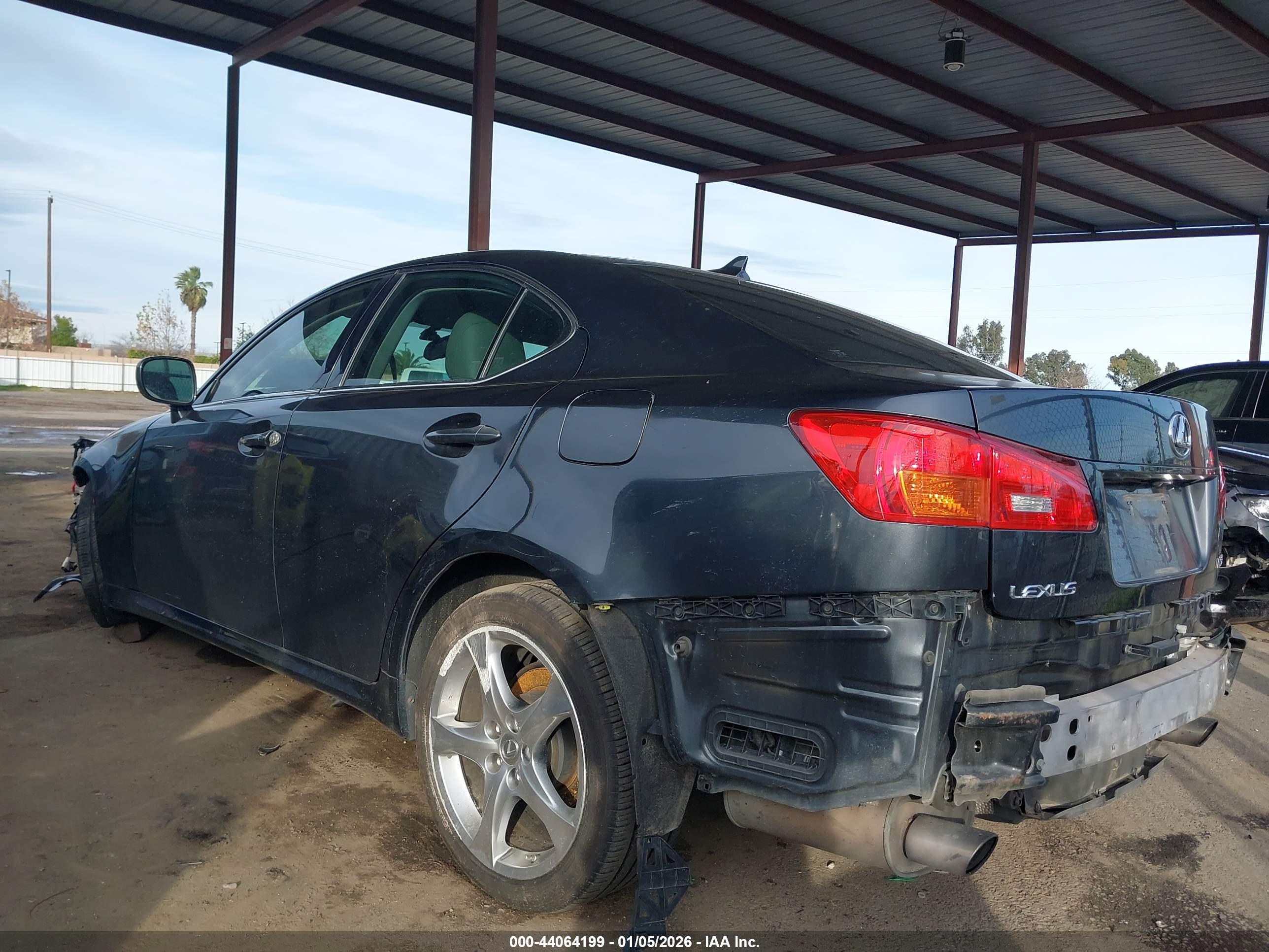LEXUS IS image 3
