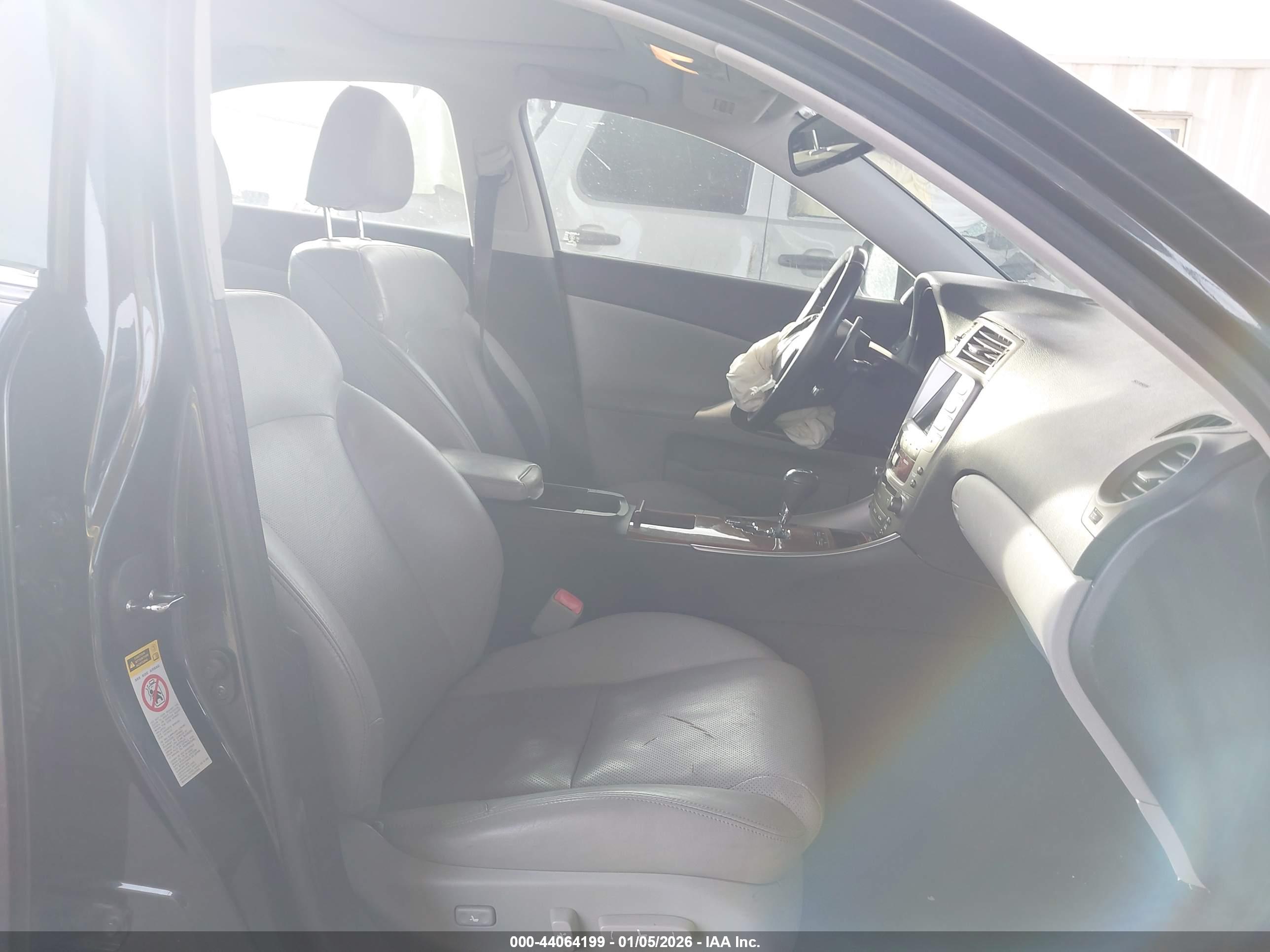 LEXUS IS image 5