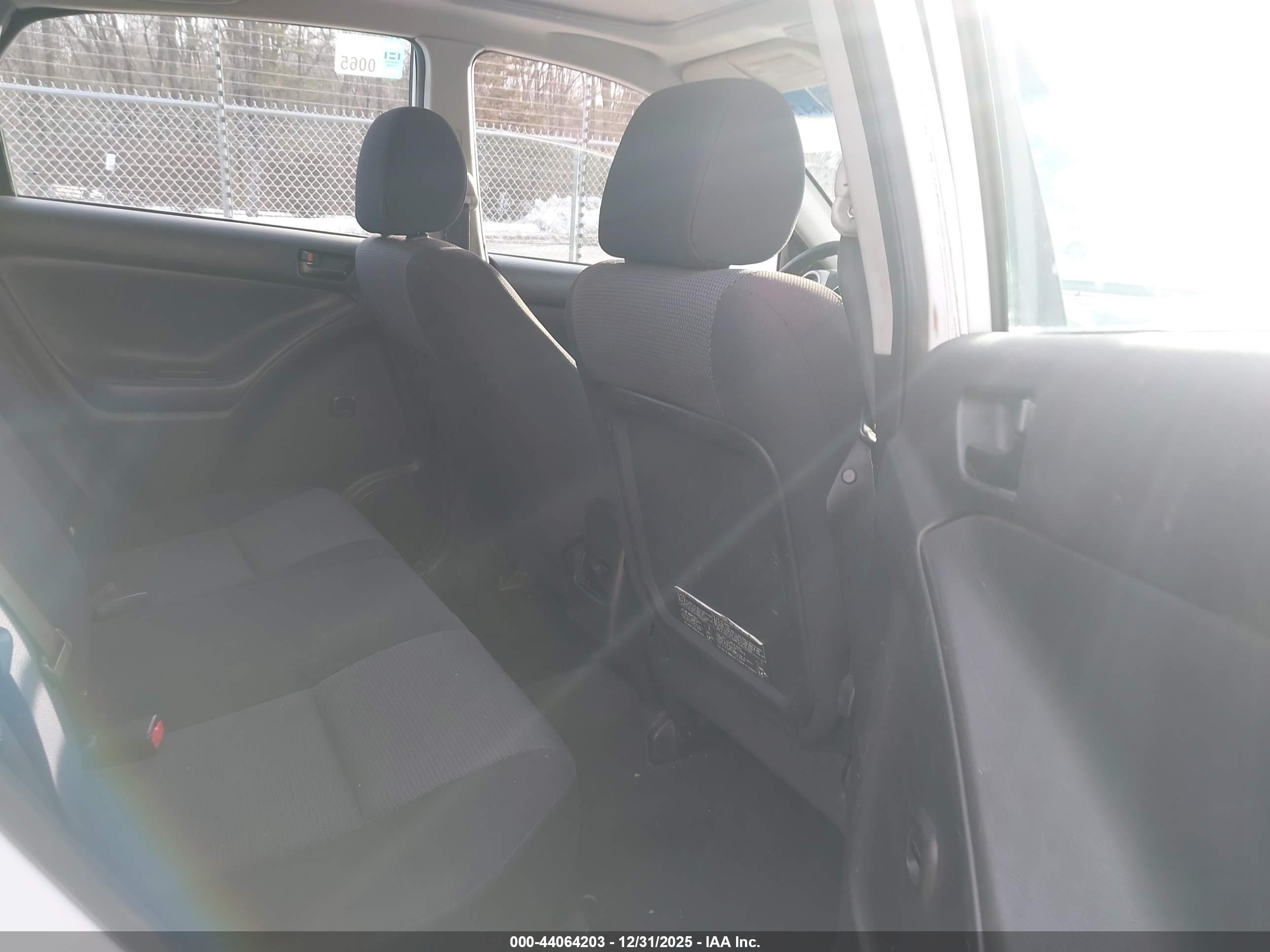 PONTIAC VIBE image 8