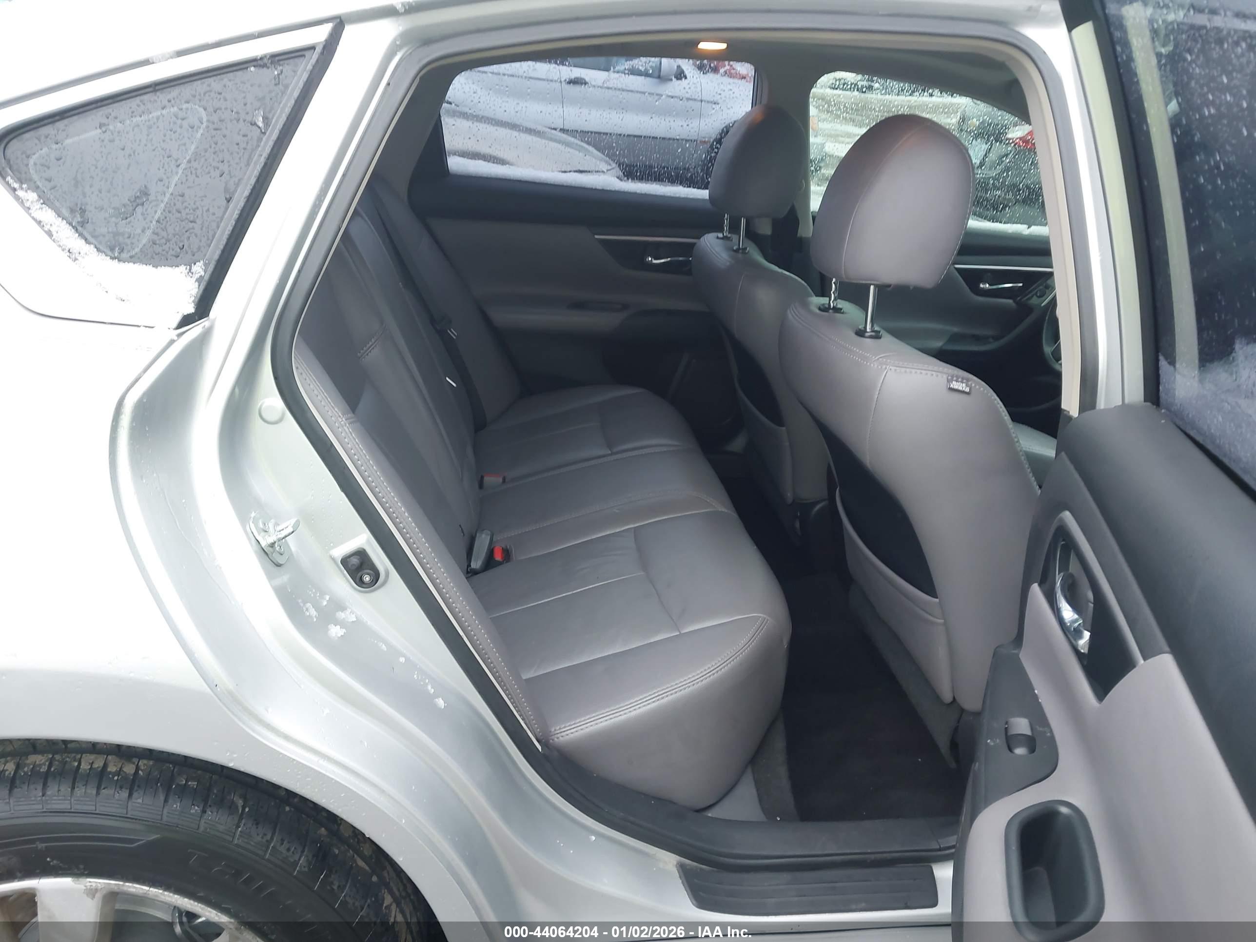 NISSAN ALTIMA image 8
