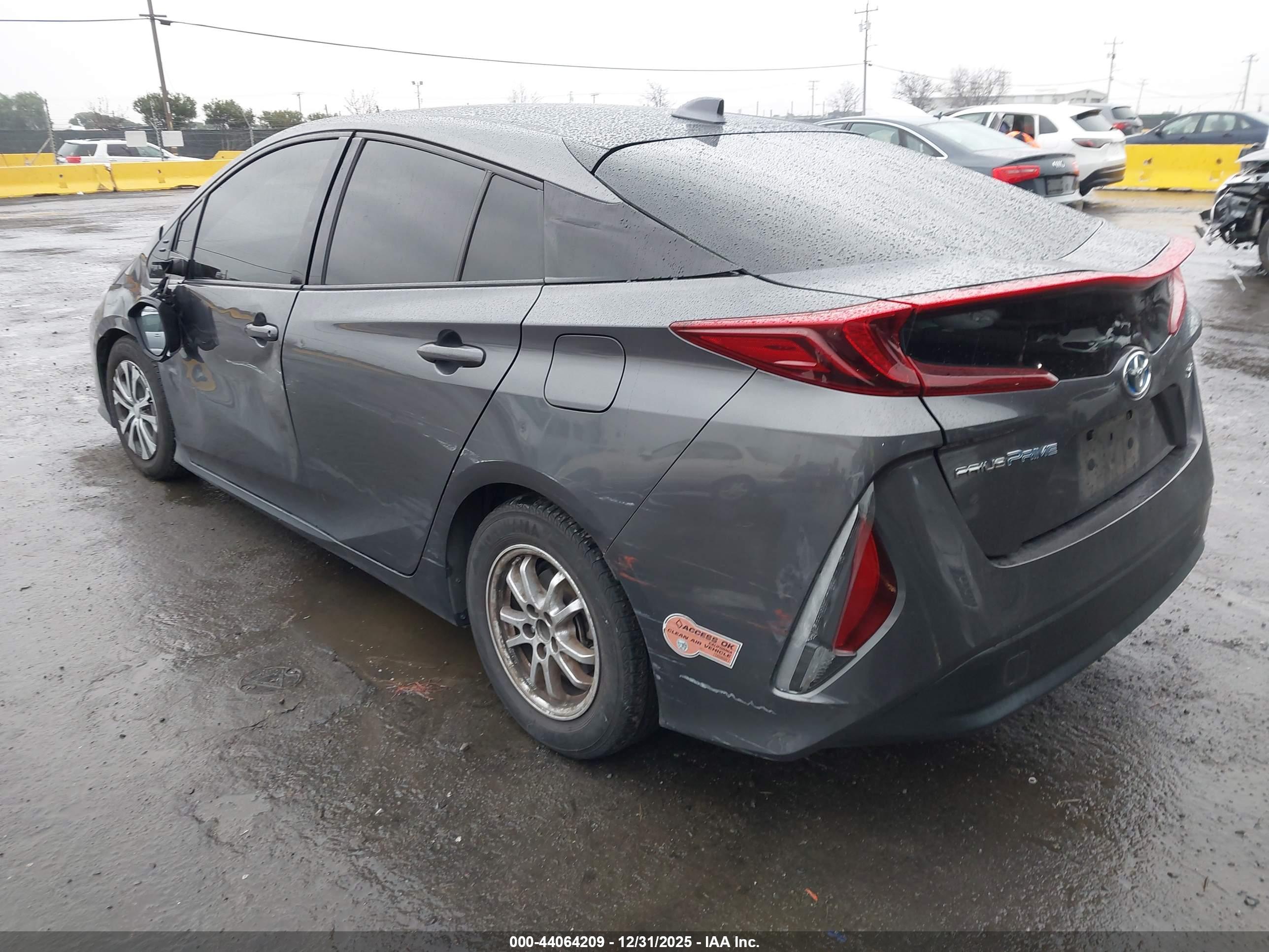 TOYOTA PRIUS image 3