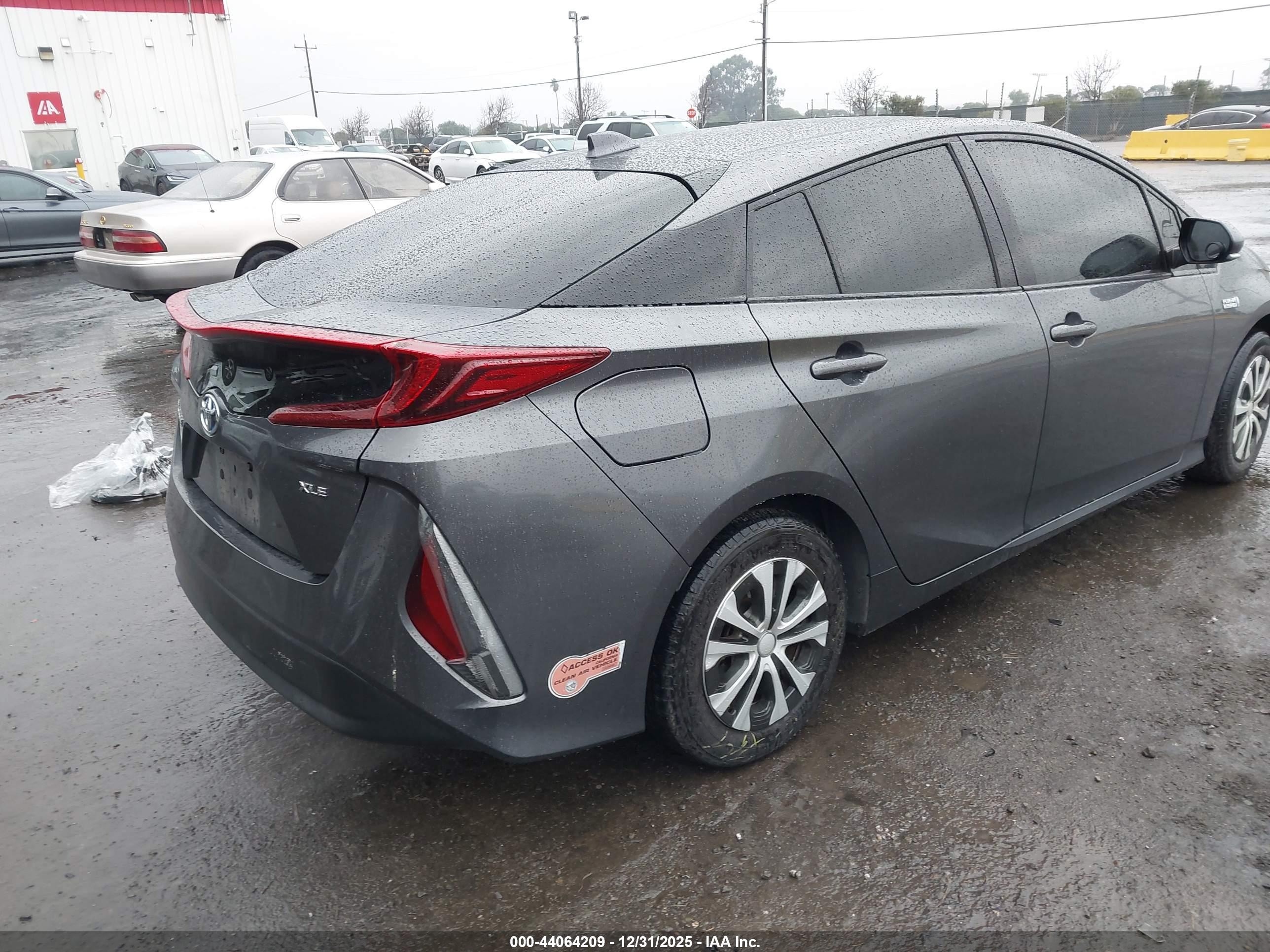 TOYOTA PRIUS image 4