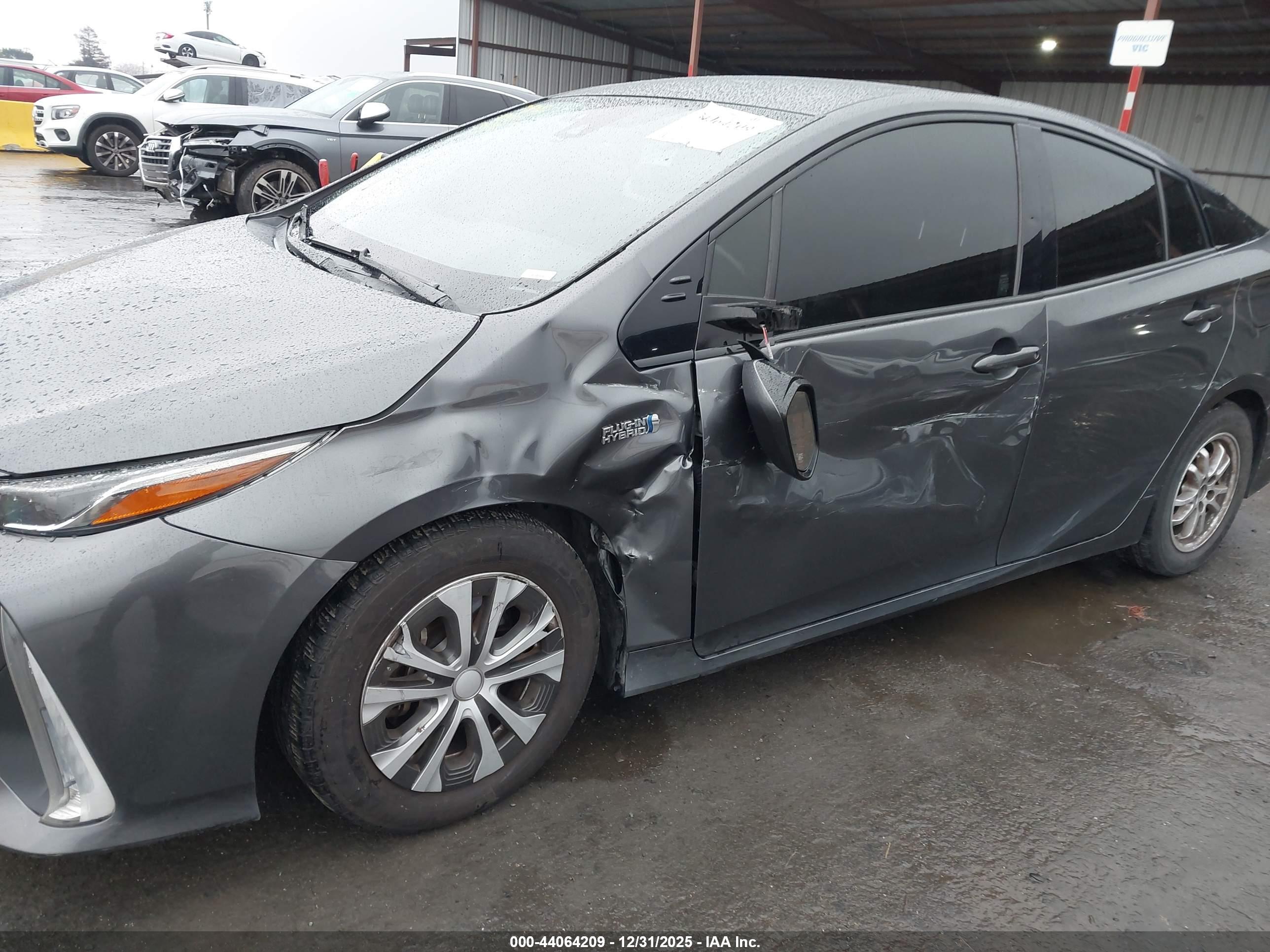 TOYOTA PRIUS image 6
