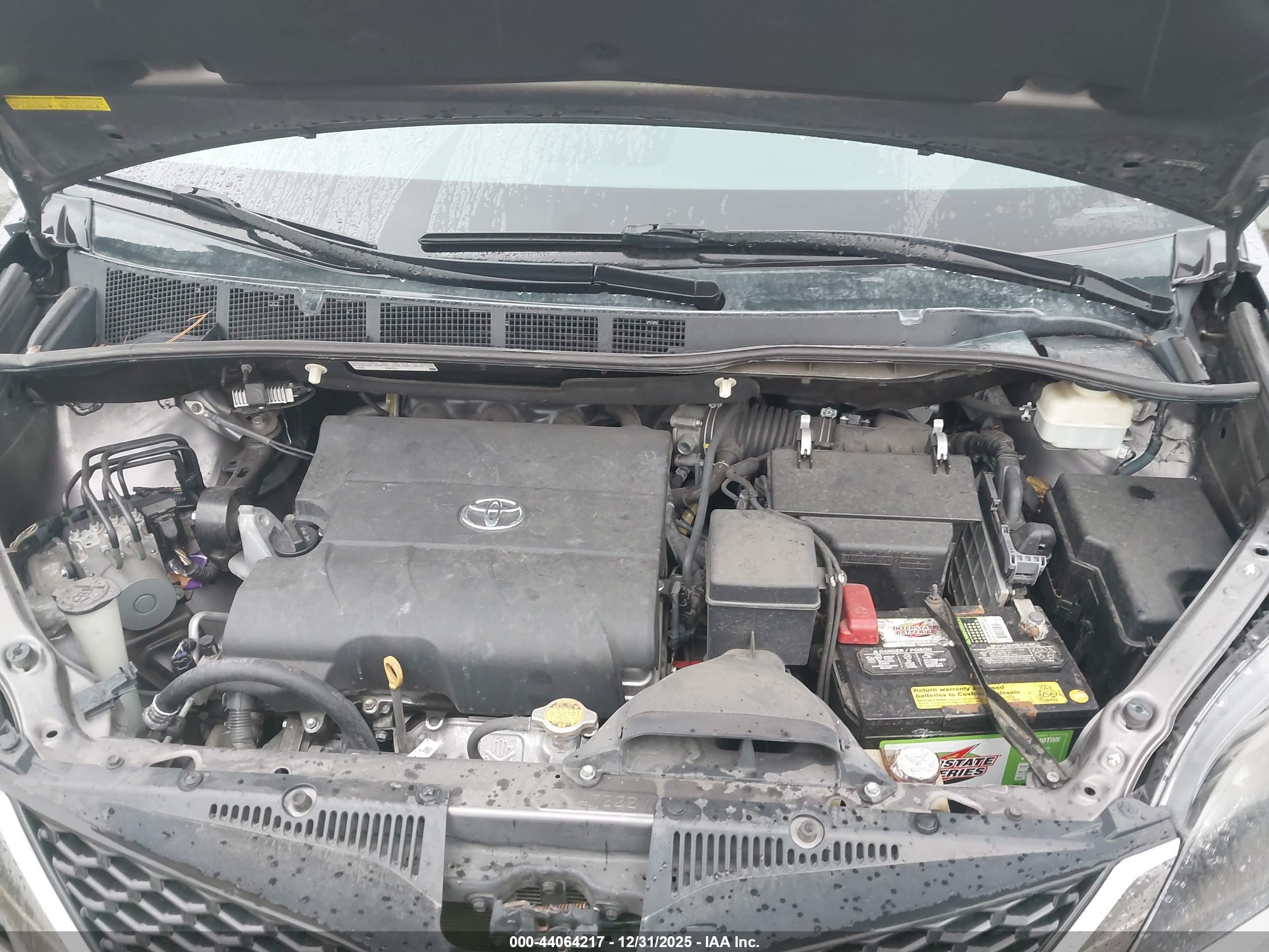 TOYOTA SIENNA image 10