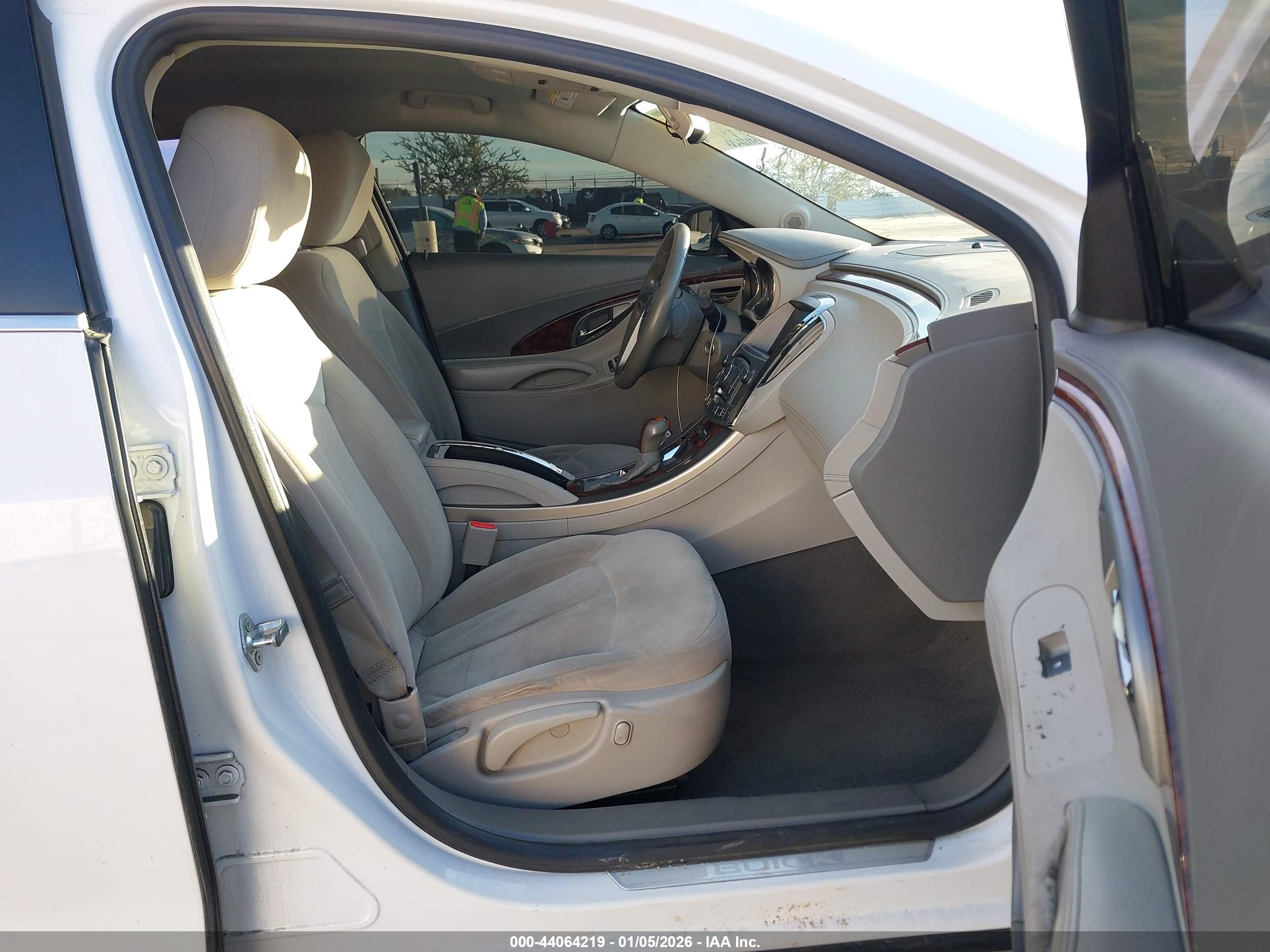 BUICK LACROSSE image 5
