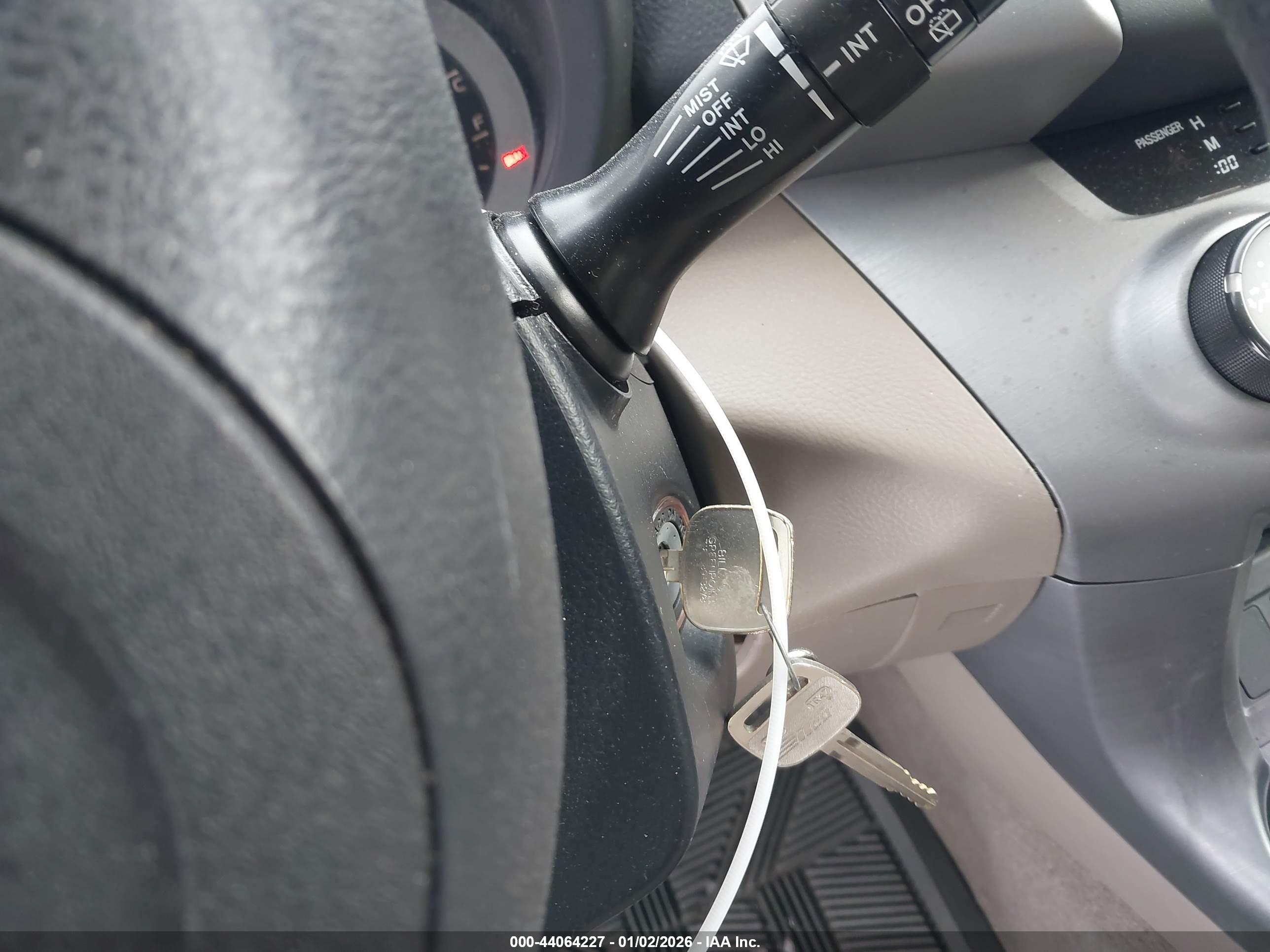 TOYOTA RAV4 image 11