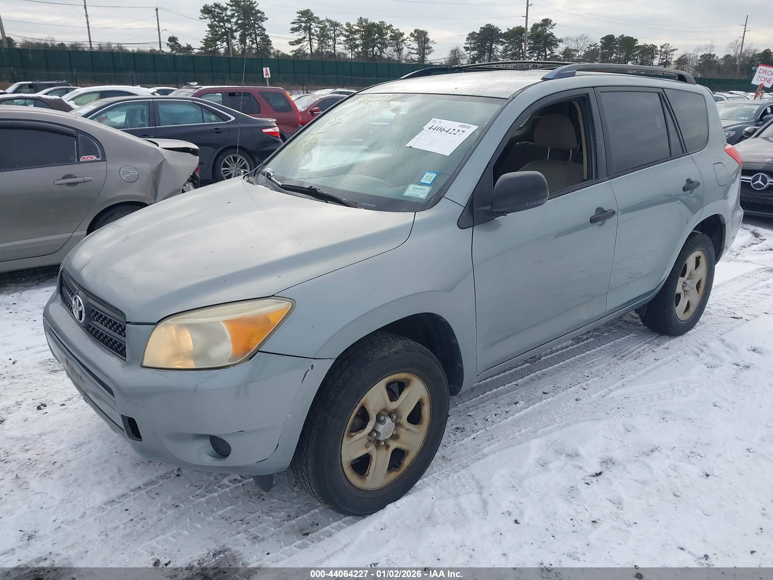 TOYOTA RAV4 image 2