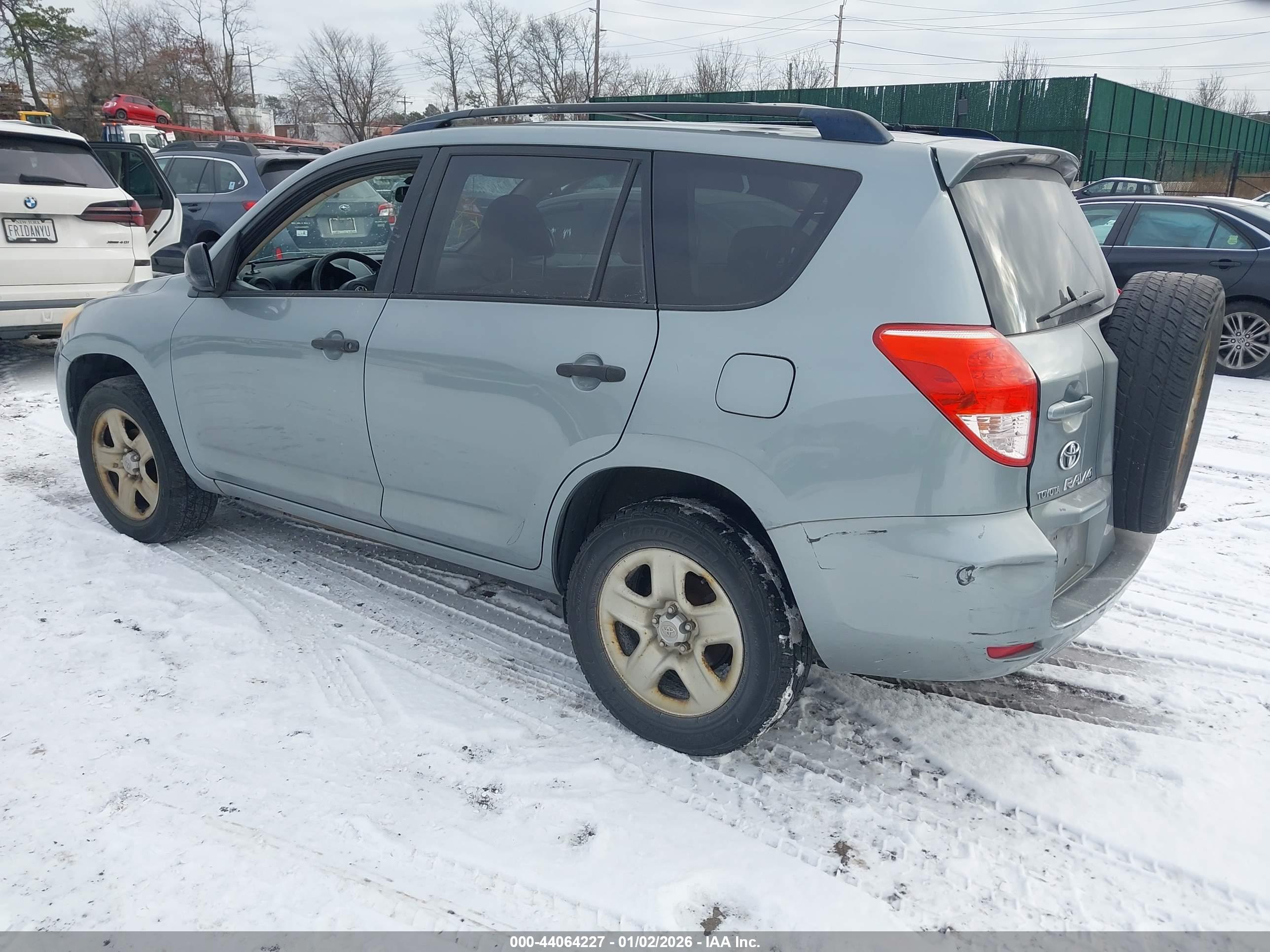 TOYOTA RAV4 image 3