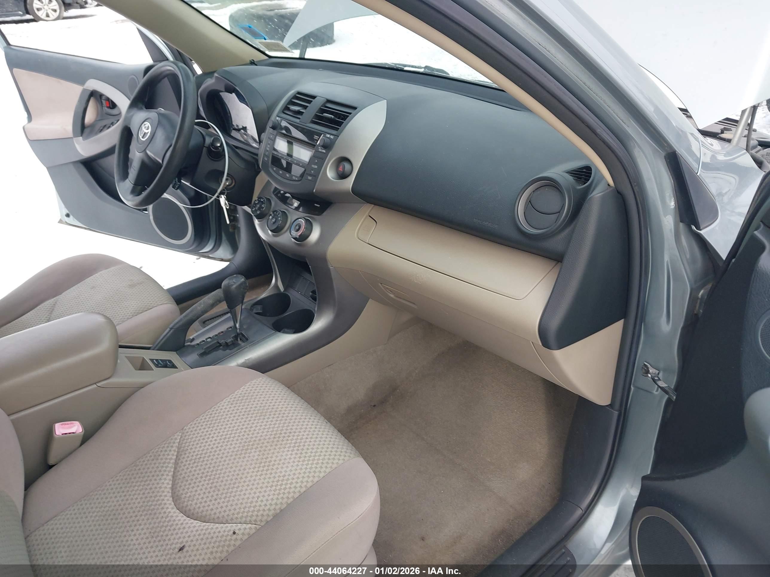 TOYOTA RAV4 image 5