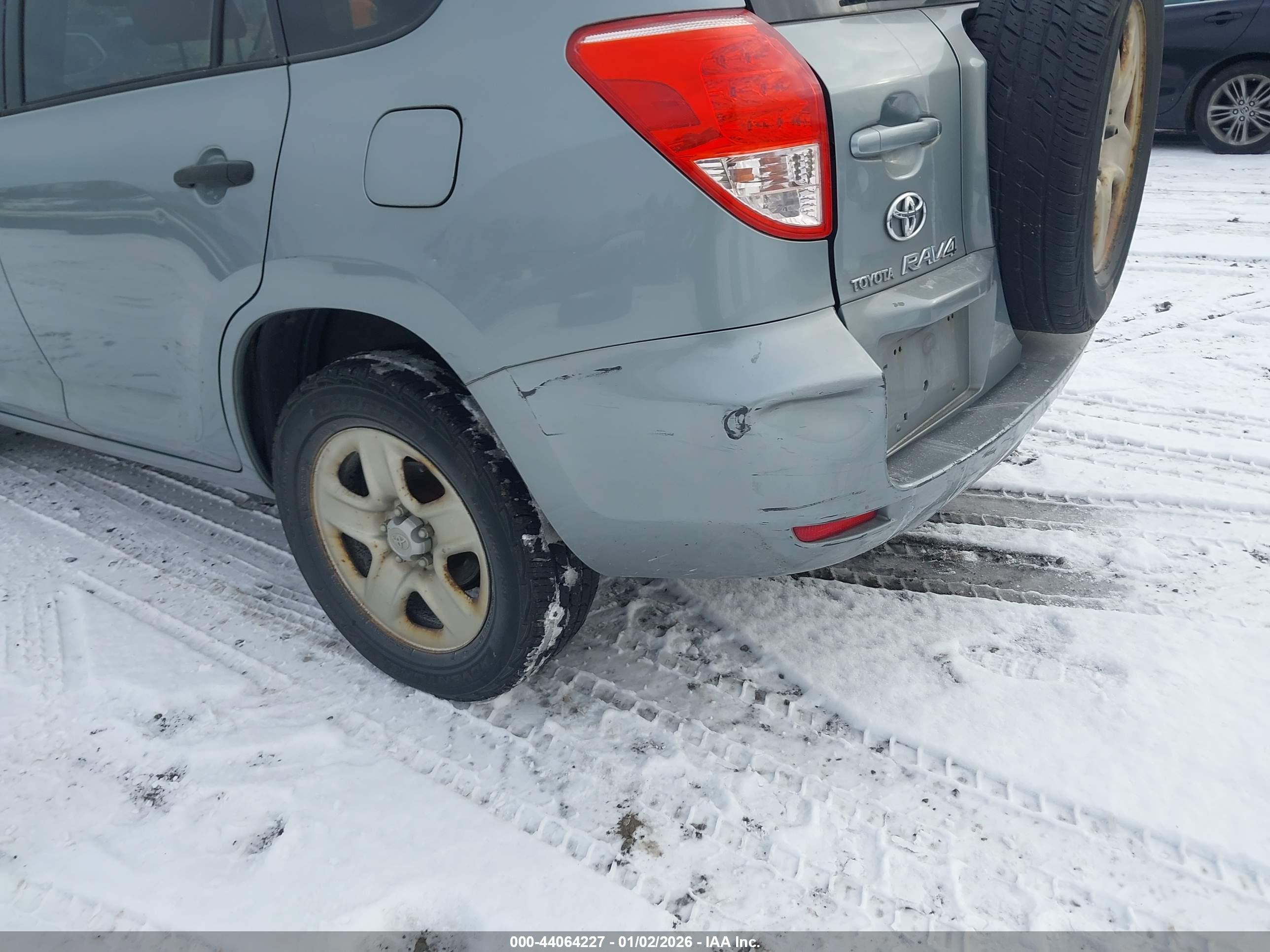 TOYOTA RAV4 image 6
