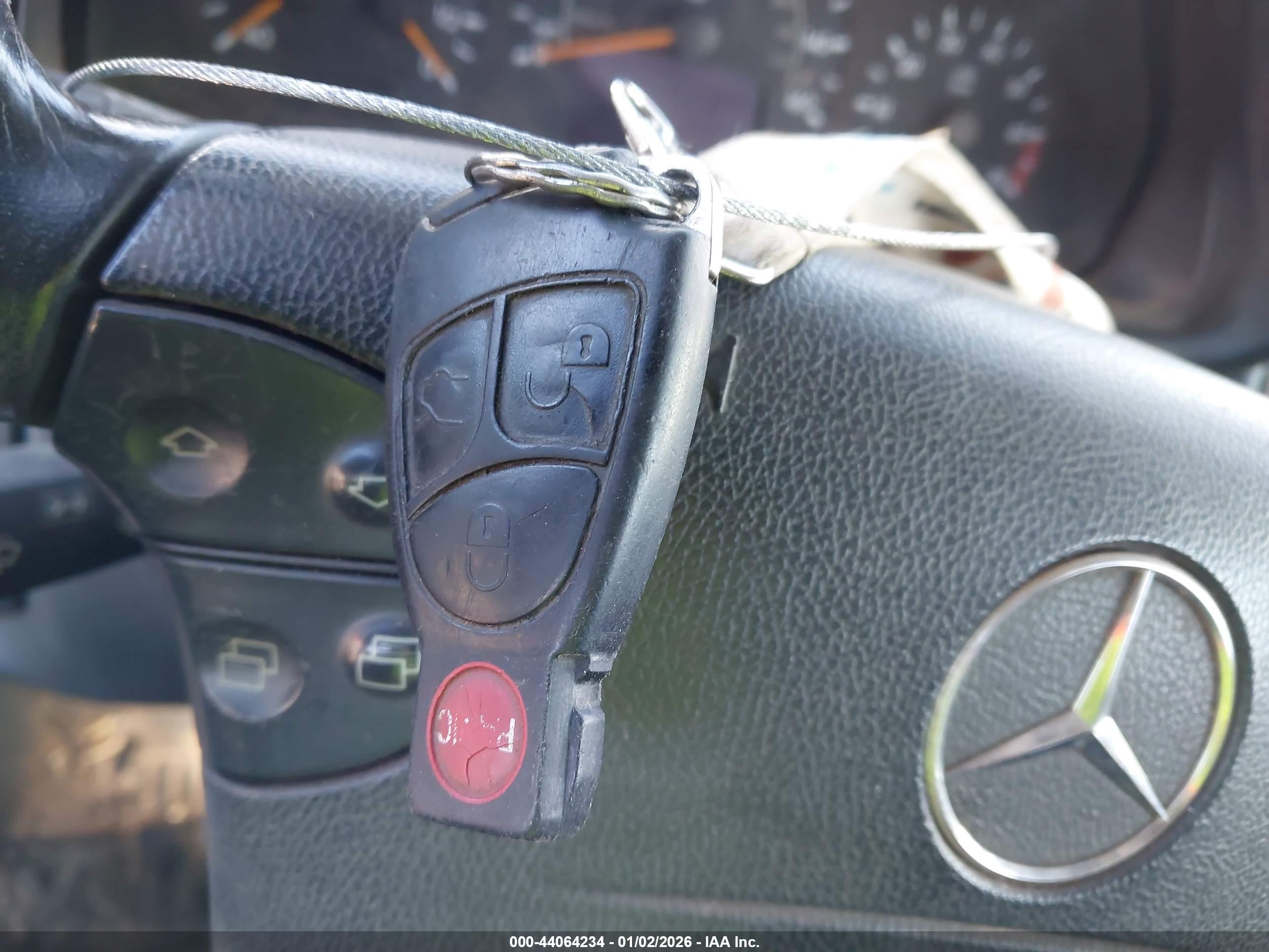 MERCEDES-BENZ CLK image 11